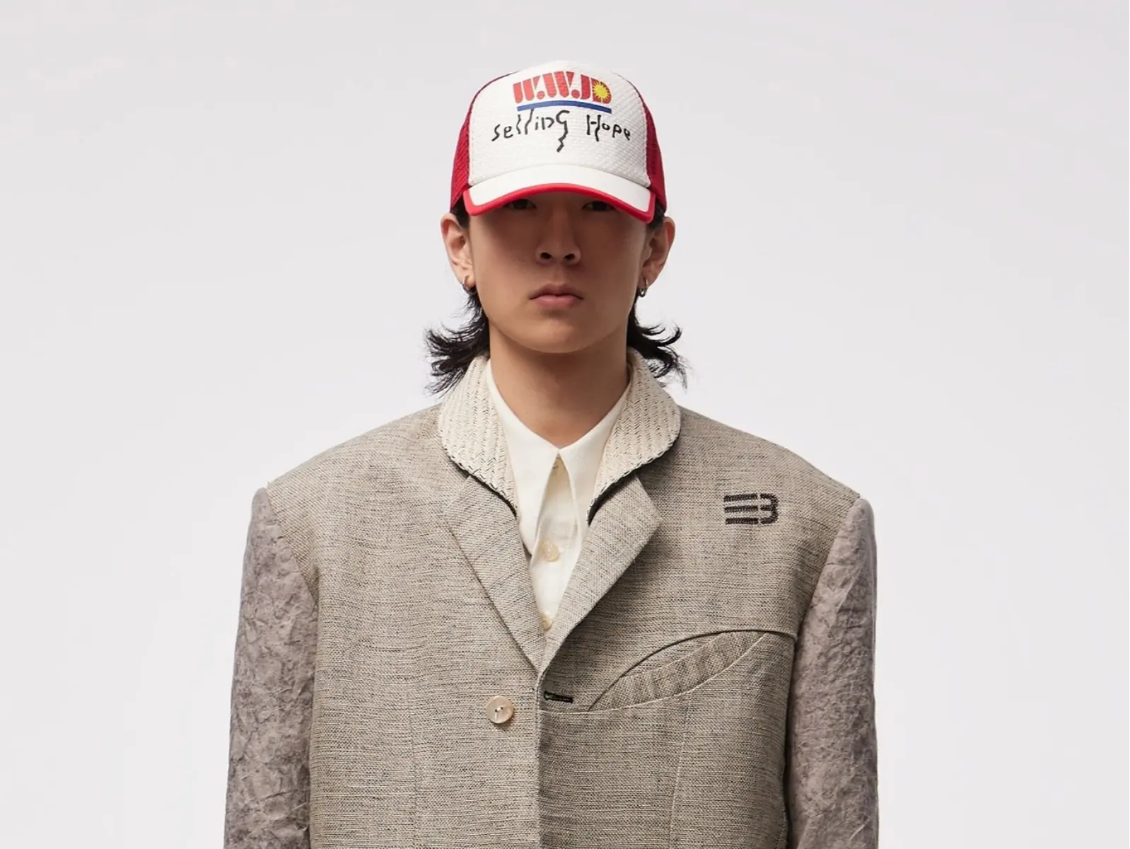 今年夏天靠它耍帥！台灣服裝品牌 NAMESAKE 打造帥度爆表的「 Trucker Cap」，絕對是包色不猶豫！