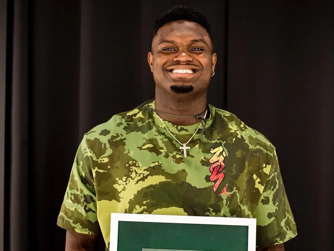 NBA 球星 Zion Williamson 獲得《火影忍者》作者親筆繪畫肖像圖，不要再說他像丁次！