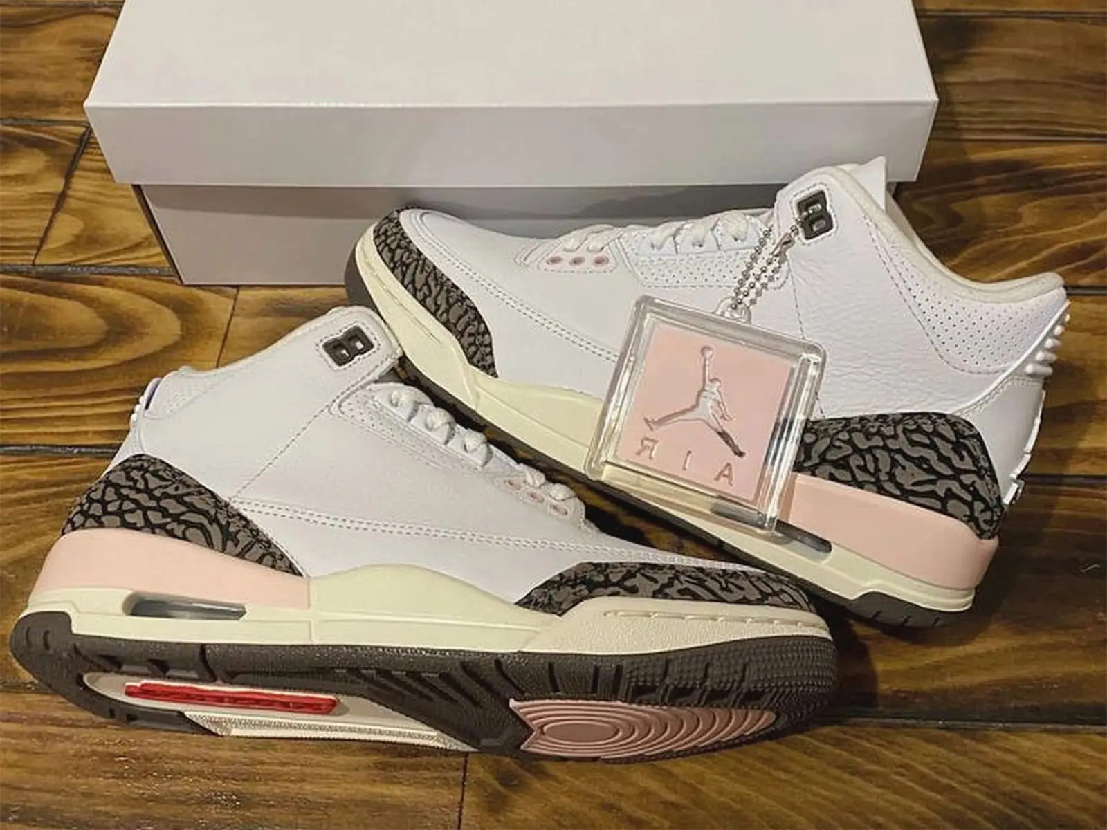 Air Jordan 3「Neapolitan」新色再推！米白中底搭配亮眼粉色細節點綴，直接完勝當年人氣配色「Mocha」！