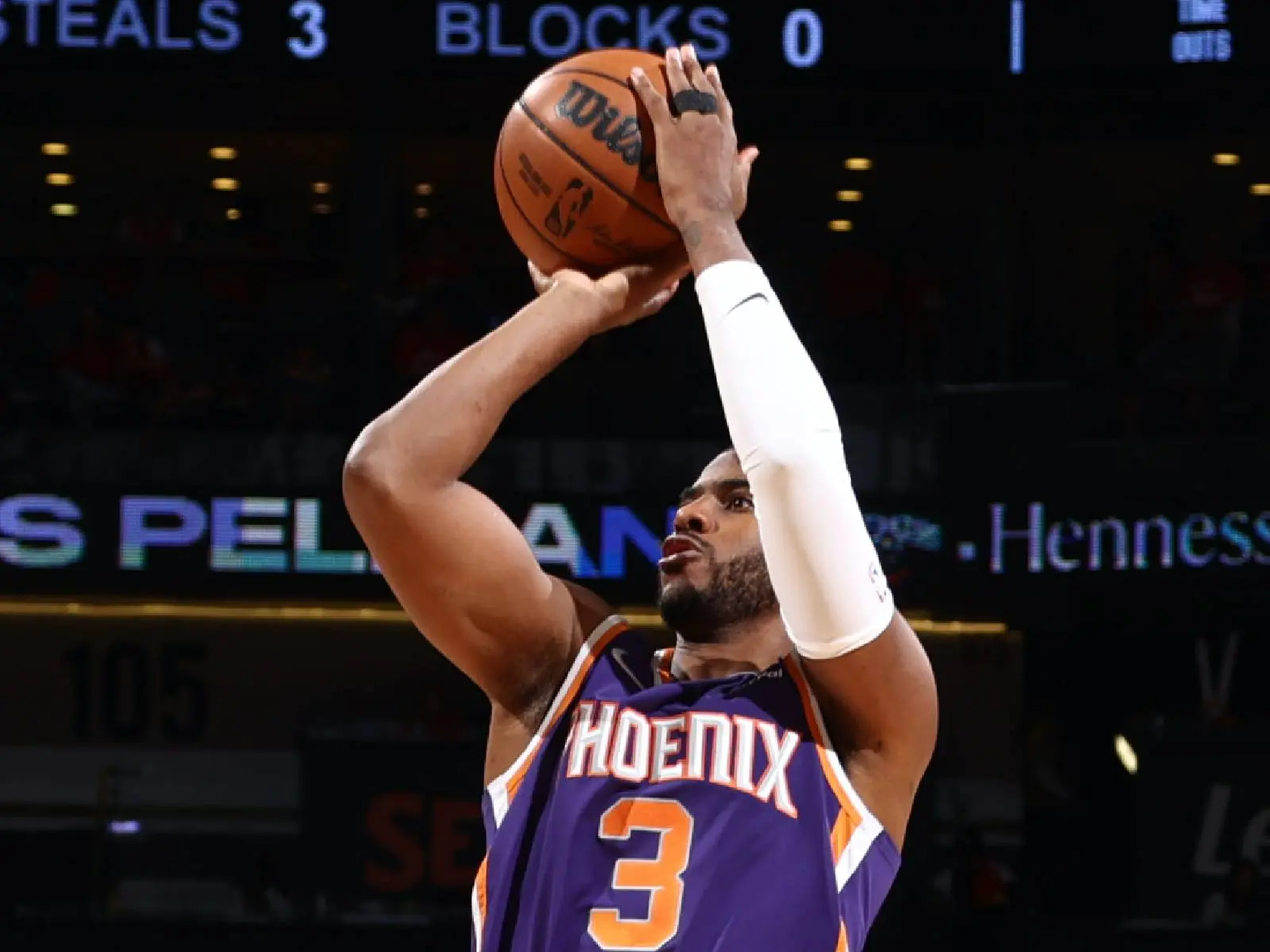 NBA／Chris Paul 擊敗鵜鶘、14 投 14 中創季後賽最高紀錄，鵜鶘總教練 Willie Green 賽後哭了！