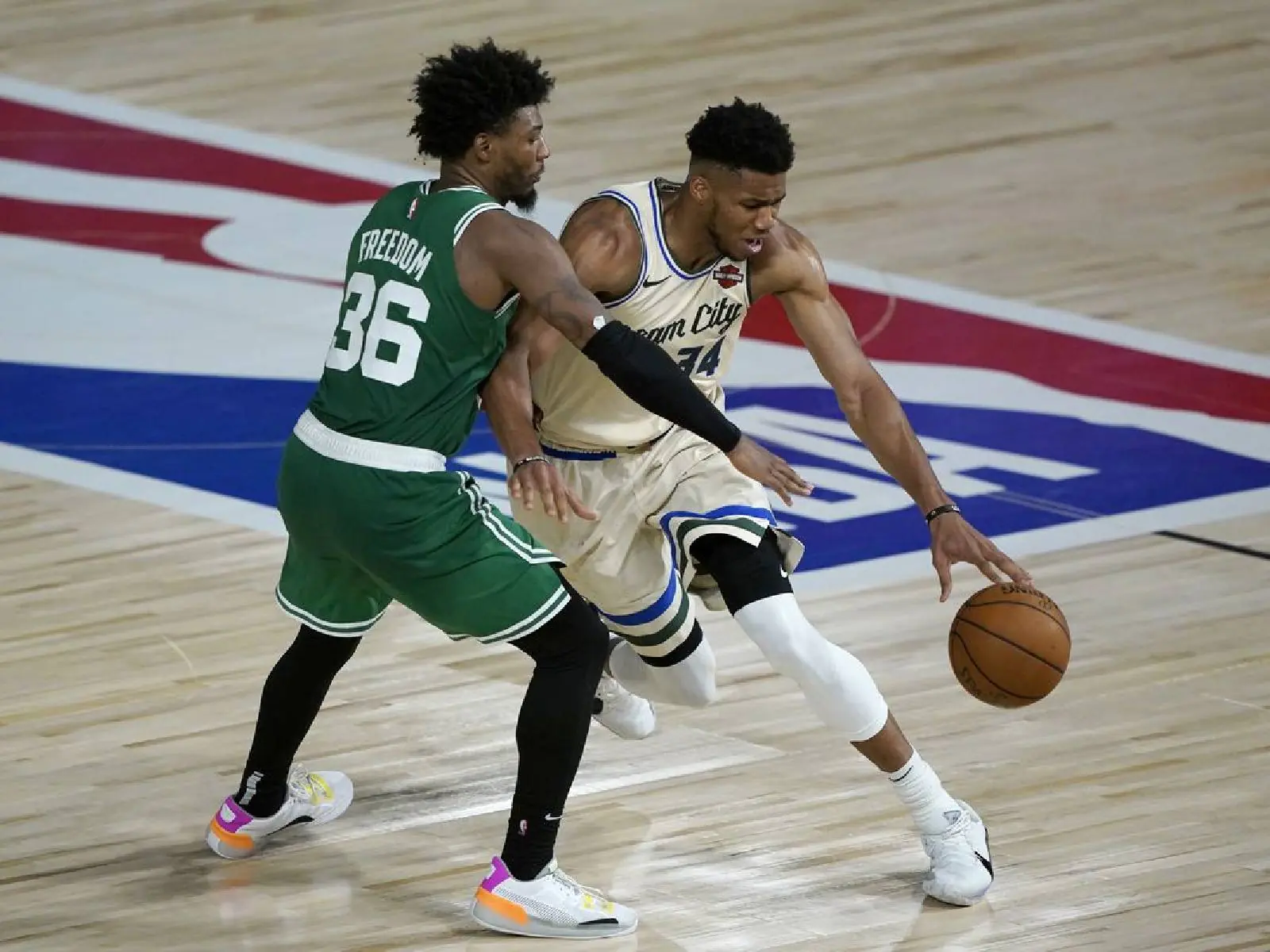 NBA／塞爾提克與公鹿之戰會變「骯髒」，Jaylen Brown 喊話：「我們需要 Marcus Smart 做他最擅長的事」