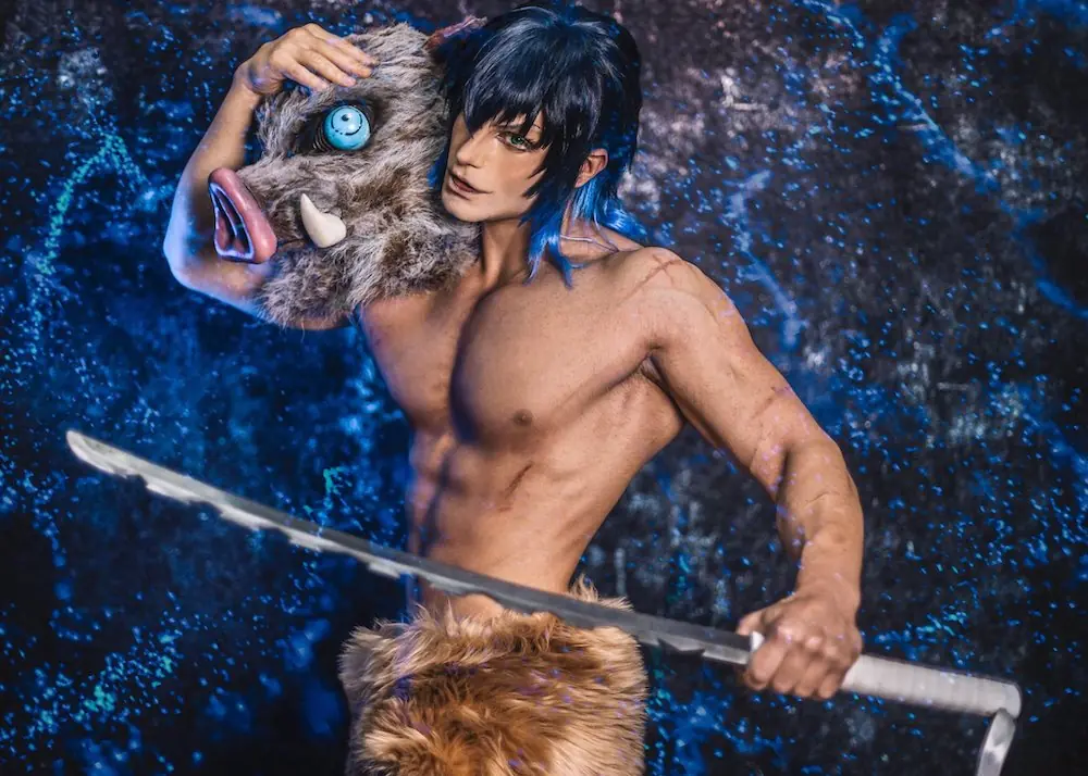 《鬼滅》伊之助、《JOJO》承太郎都難不倒！義大利爆肌 Coser 超俊美！