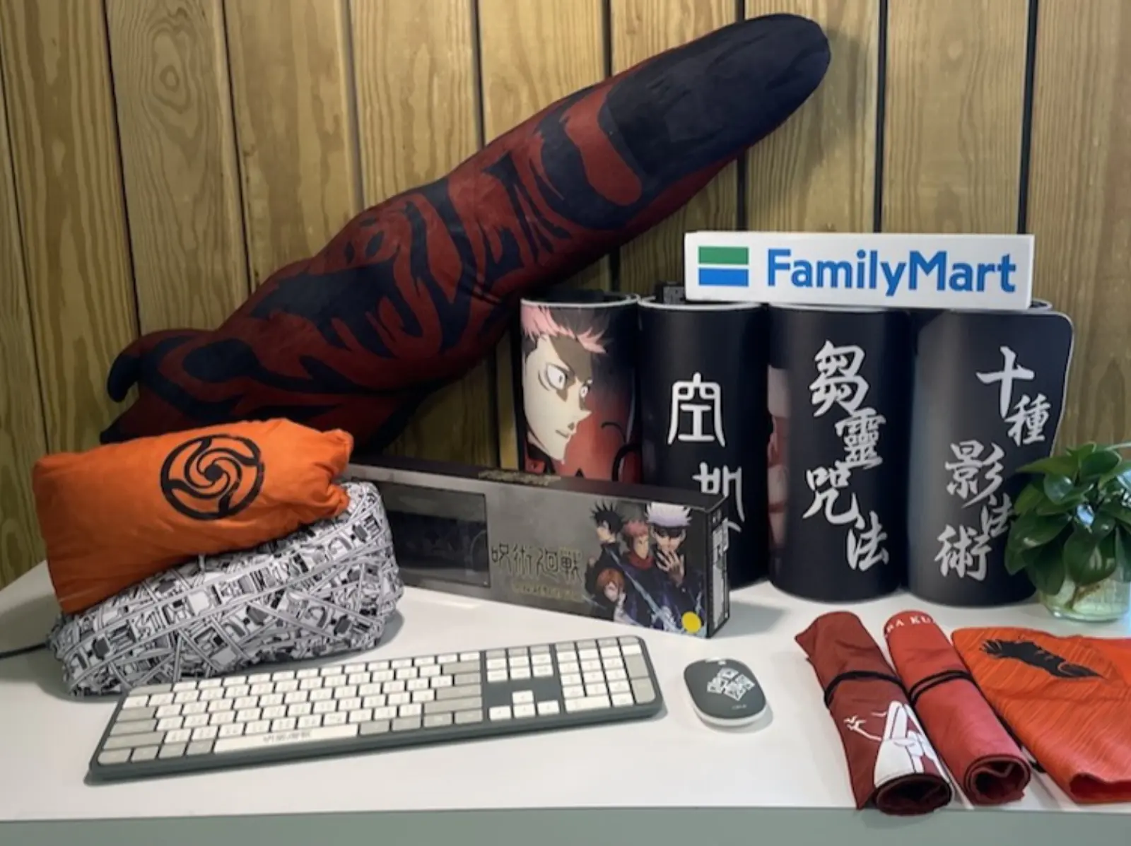 全家便利商店推出「咒術迴戰集點」，100 公分特級咒物「宿儺手指」抱枕粉絲必收！