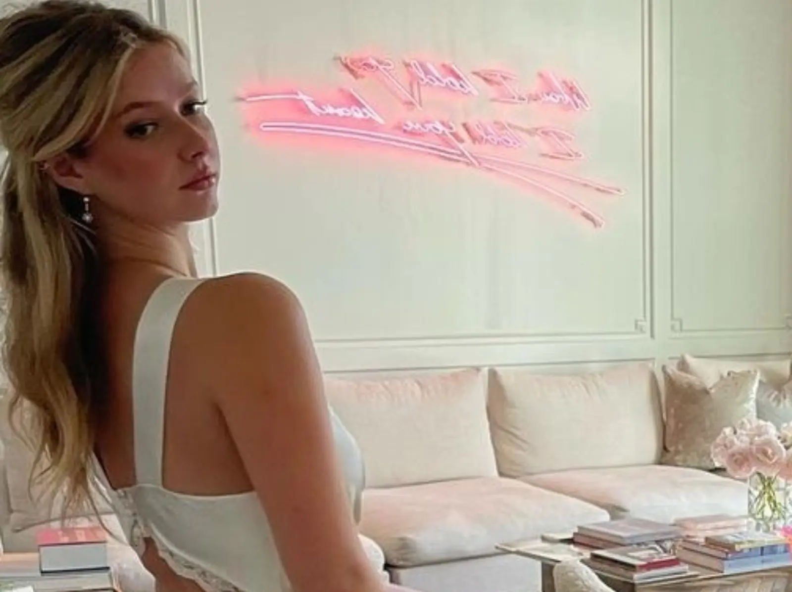 葛妮絲派特洛 Gwyneth Paltrow 女兒長大了，18 歲清秀臉蛋引熱議：「根本年輕版小辣椒！」