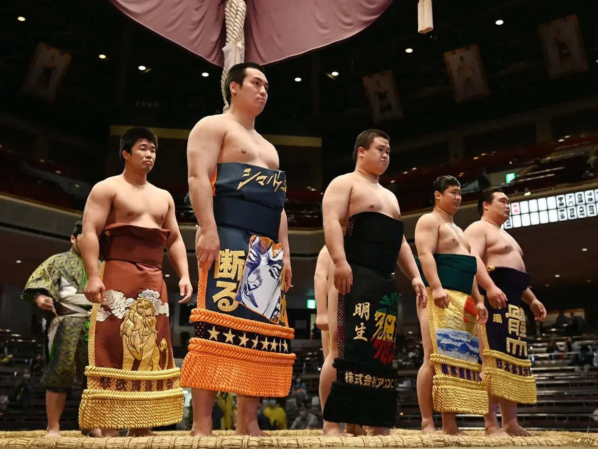 日本「首位東大力士」須山穗嵩穿上《JoJo 的奇妙冒險》經典人物兜襠布，動漫迷看到都暴動！