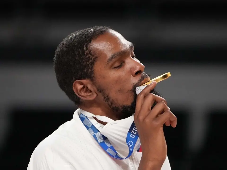 NBA 球星 Kevin Durant 上節目大聊「大麻」，並表示：「賣大麻被關 20 年真的太扯！」