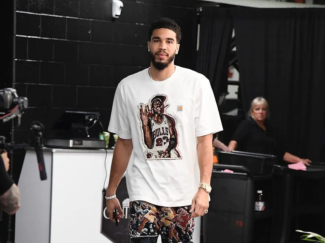 【NBA 球星穿搭】Jayson Tatum 私服穿搭 3 招解析，絕對是「天菜男神」等級！
