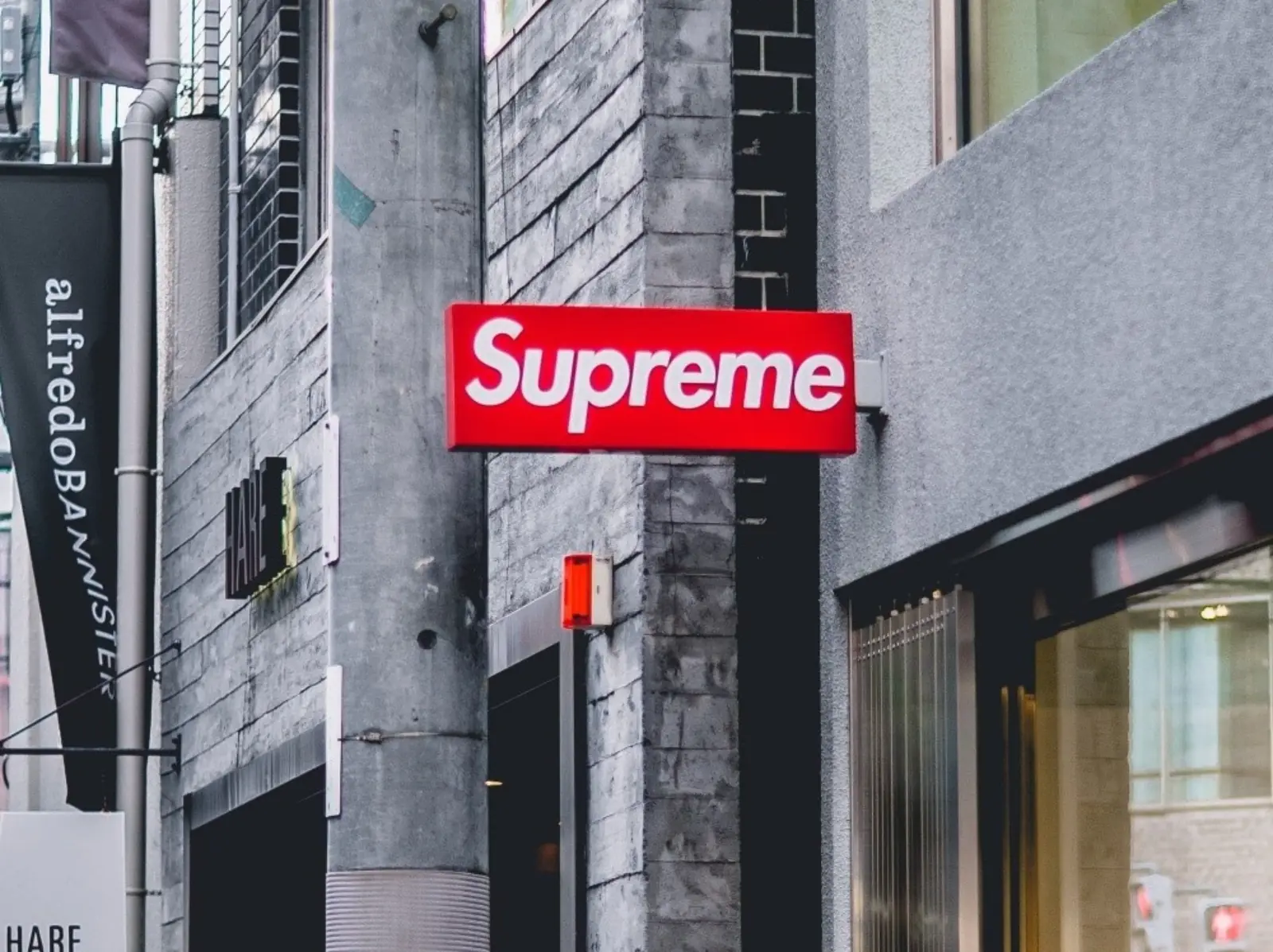 VF Corporation 公布第四季營收大賺 118 億，同時透露 Supreme 有望在亞洲拓展新店舖！