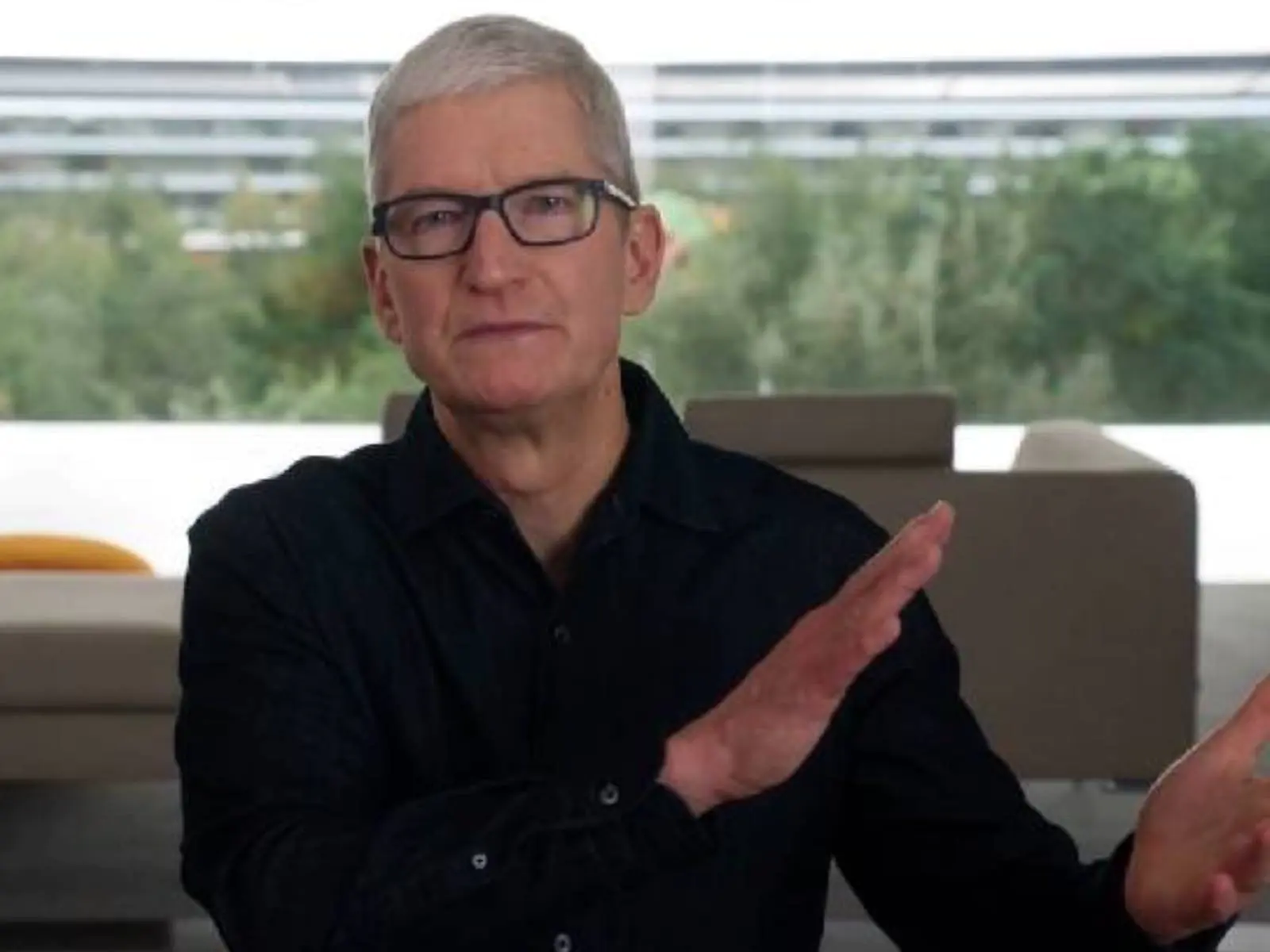 美國議員要求蘋果開放「側載」，執行長 Tim Cook 卻早表明：「想側載，可以買 Android 手機」
