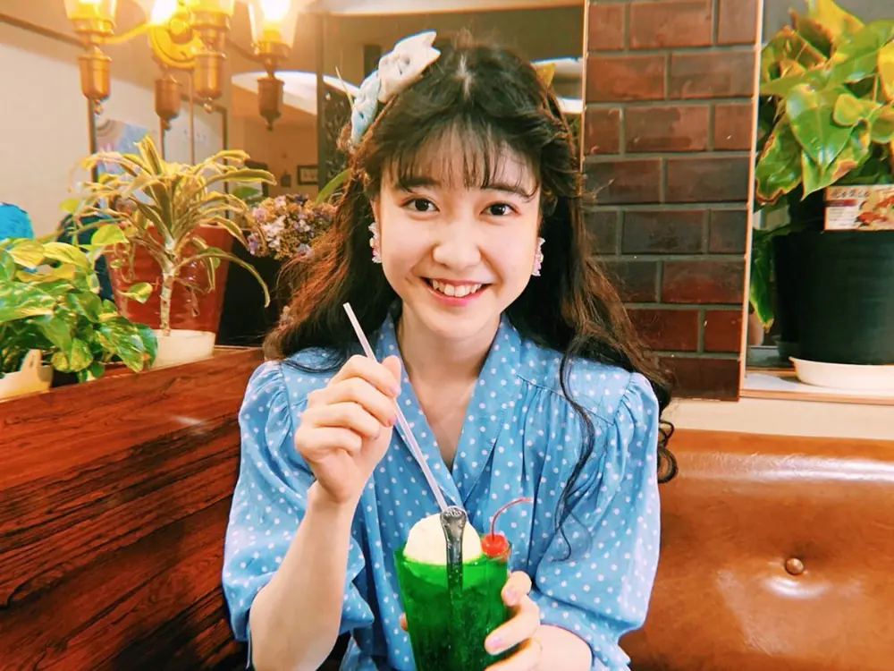 日本女生 marie 天天穿上 80s' 復古穿搭，靠這些關鍵別緻又迷人，還以為是穿越時空！