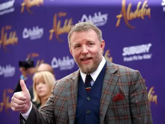 迪士尼《大力士》真人電影版本即將開啟，找來《阿拉丁》導演 Guy Ritchie 再次合作！