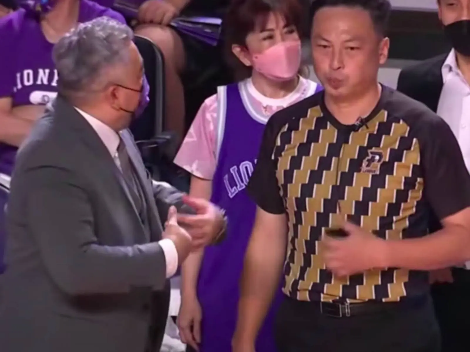 PLG／P. League+ 富邦勇士大勝攻城獅，GM 高景炎賽中不滿吹判喊：「我們不打了」意外引討論！