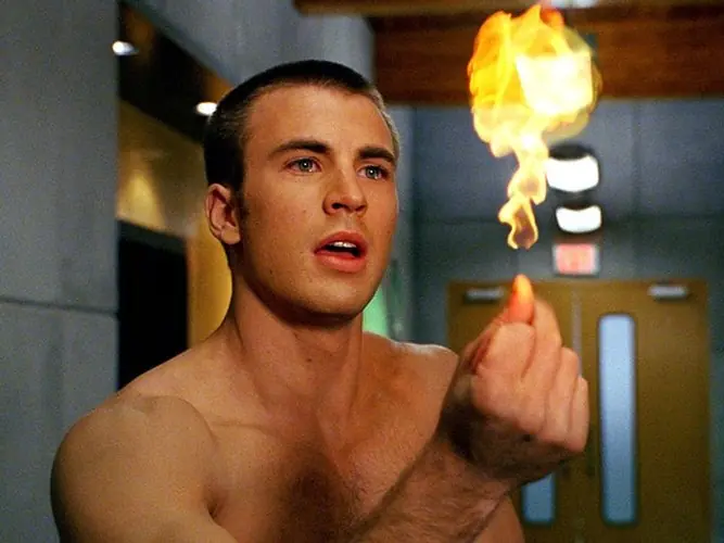 克里斯伊凡 Chris Evans 願意回歸《驚奇 4 超人》霹靂火，受訪表示：「這比美隊還容易！」