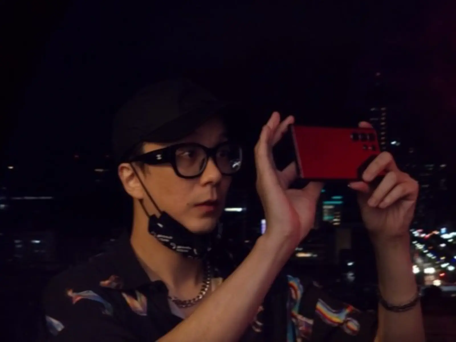 鬼才的腦內視界公開！ Samsung Galaxy S22旗艦系列加點創意，夜視界奇幻大作登場──專訪影像導演 / 創意玩家廖人帥