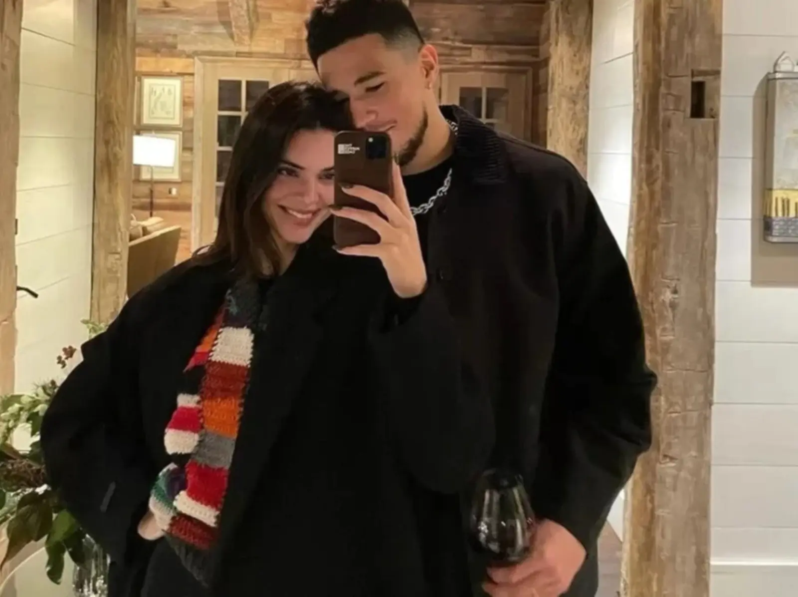 「NBA 球員收割機」 Kendall Jenner 驚傳與 Devin Booker 正式分手，時間點竟巧妙選在太陽遭獨行俠淘汰後...
