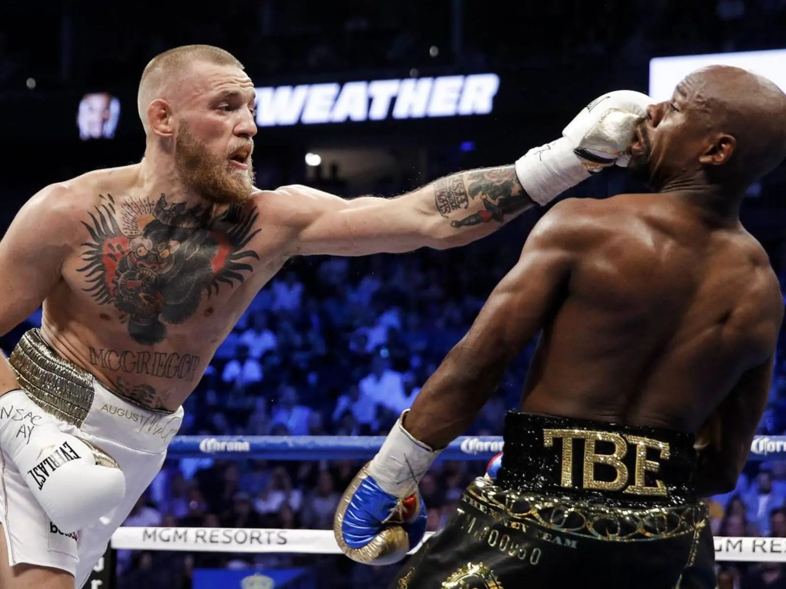 「炫富拳王」梅威瑟與 UFC 格鬥天王 Conor McGregor 可能將第二次對決，兩方人馬正在談判！