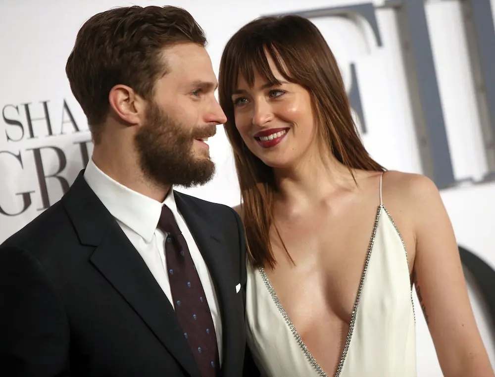 達珂塔強森 Dakota Johnson 控《格雷》作者在片場是控制狂！不懂拍片流程、要求演員大聲唸出內心獨白！