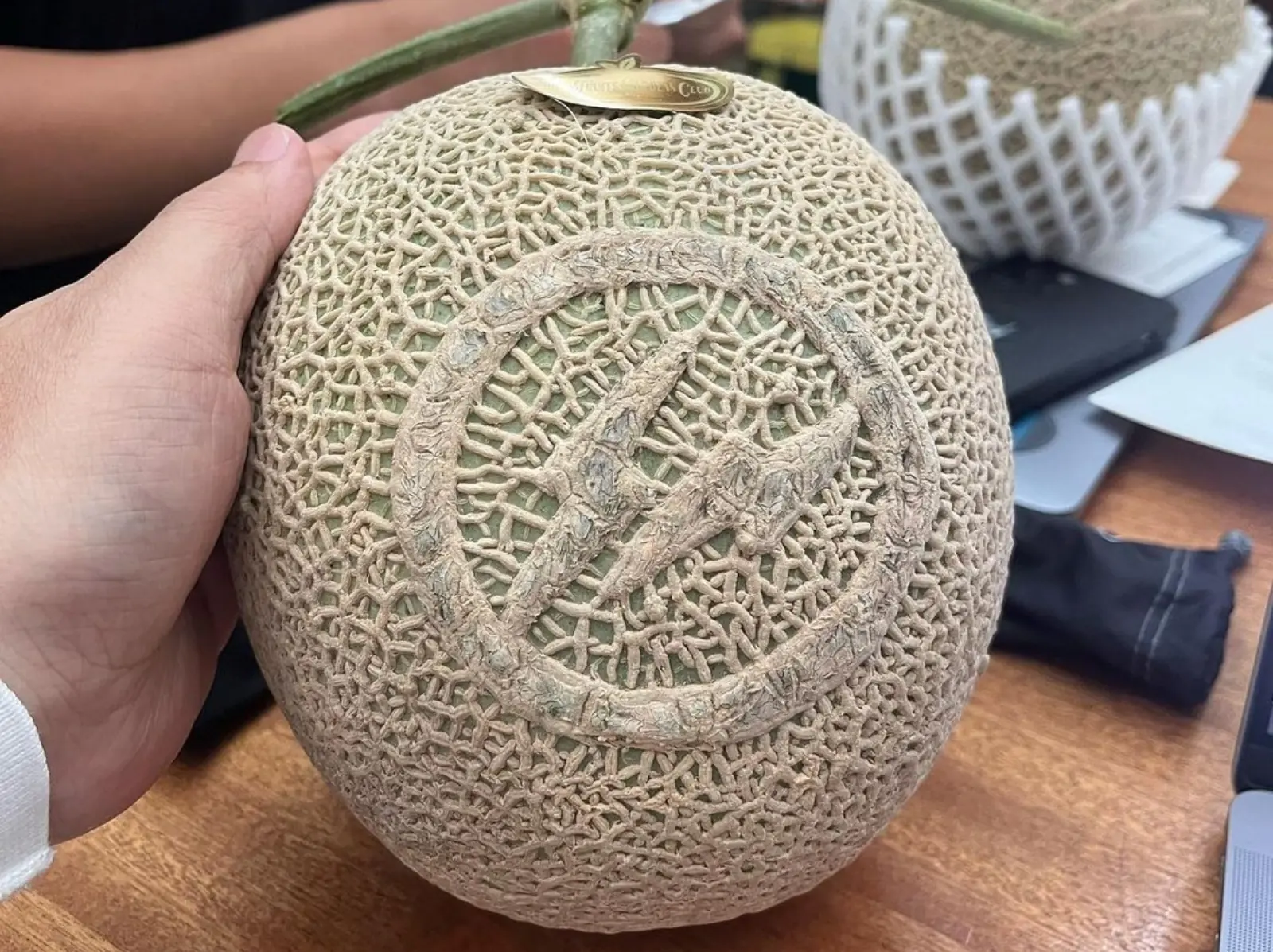 藤原浩曝光 fragment design 最新商品「閃電哈密瓜」，再度展現「跨界聯名之王」的實力！