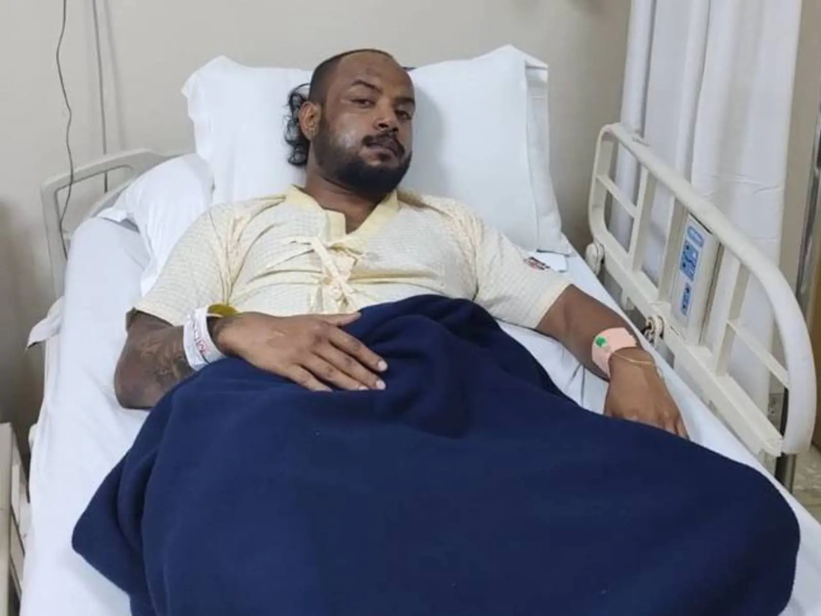 MMA 選手 Srikant Sekhar 與觀眾起口角，遭數十名觀眾追打「重傷」！