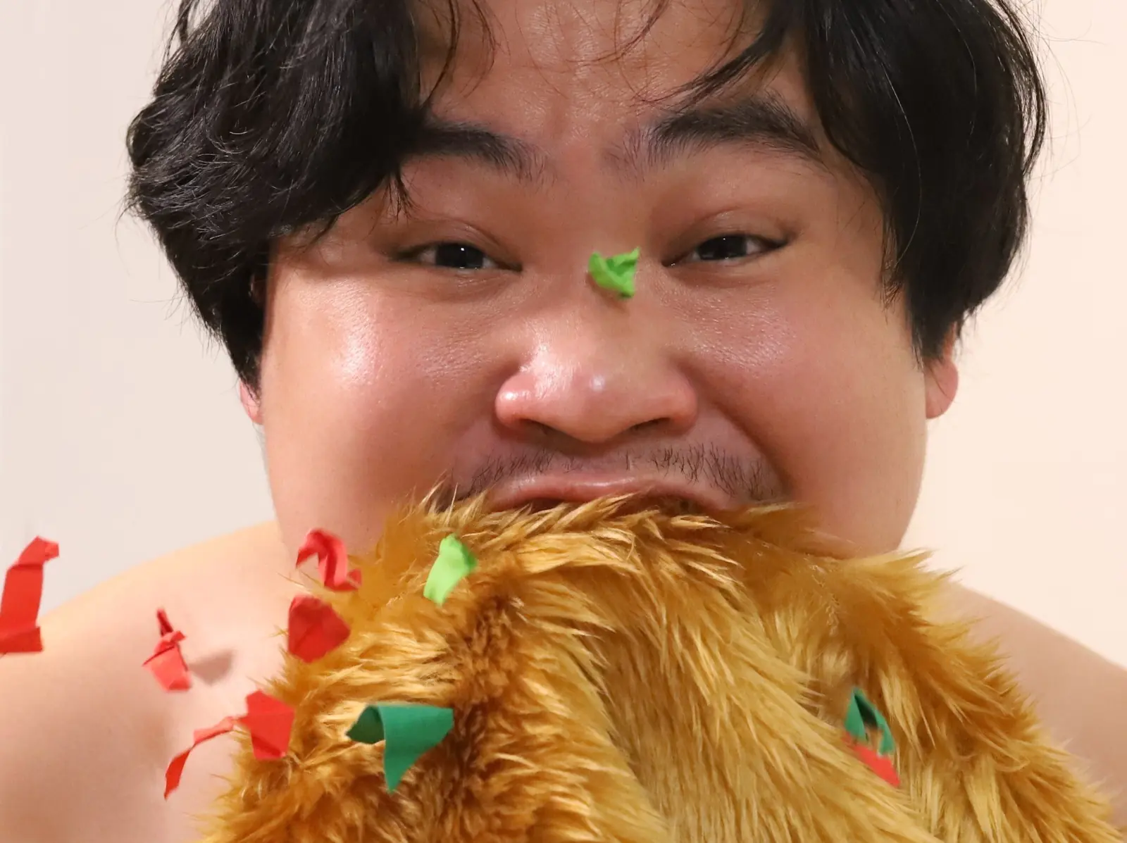 泰國小哥低成本 Cosplay 肯德基泰式炸雞新品，根本最強業配！