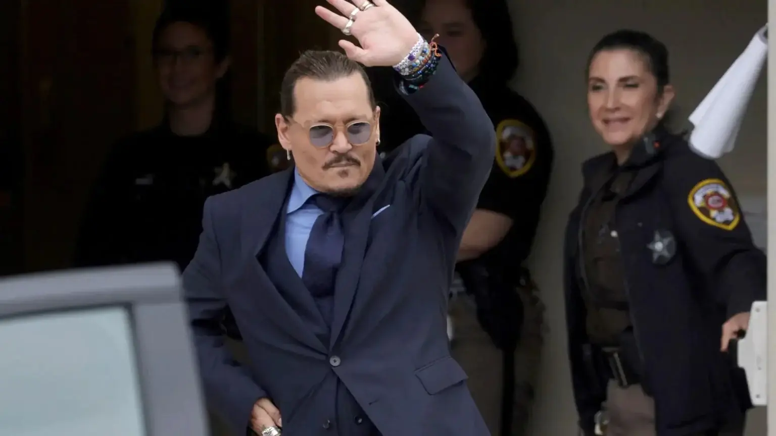 強尼戴普 Johnny Depp 售 NFT 豪捐千萬做慈善，其中一家竟是安柏赫德撒謊的機構！