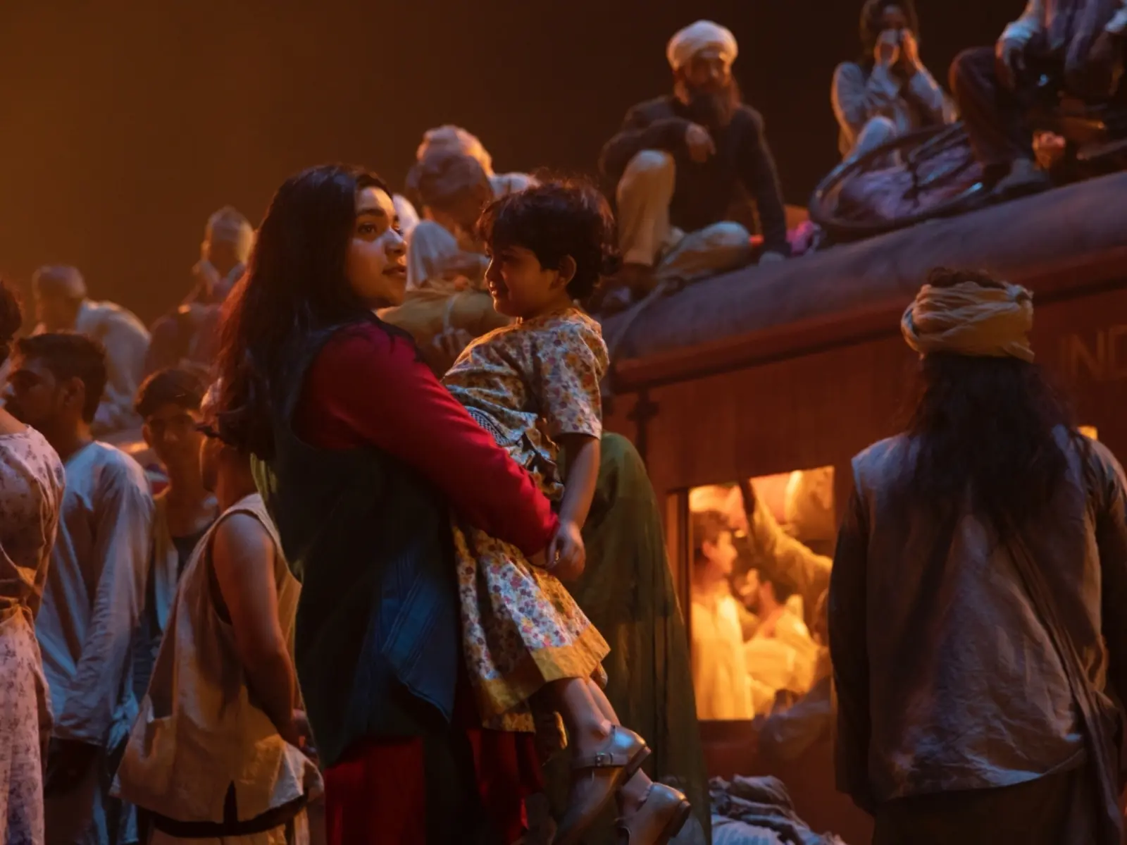 漫威時間軸將再次翻轉？啟動新次元的超級女英雄，Disney+《驚奇少女》劇情進入白熱化