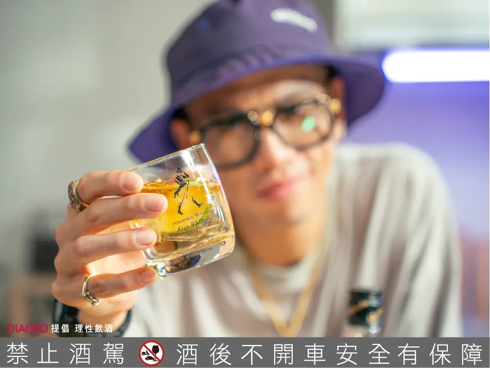 被「黑Ball」洗版了嗎？今夏最潮、翻玩經典 #我選黑牌就John喝，潮流圈公認「最懂喝」的呂士軒也代表街星來應戰！