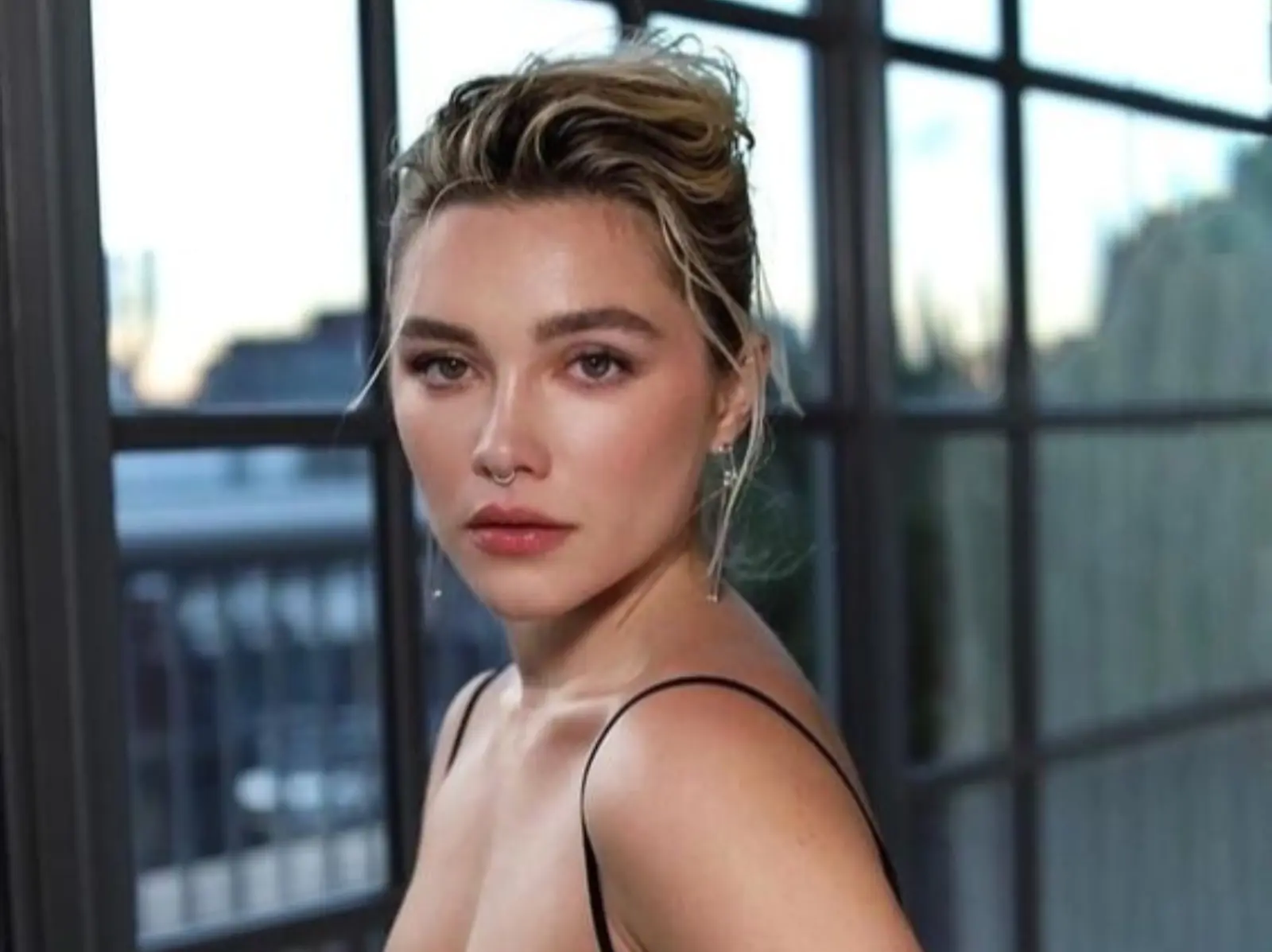《沙丘 2》佛蘿倫絲普伊 Florence Pugh 解放美胸遭酸超平！7 句霸氣金句盤點：「值得擔憂的是，男人多庸俗粗魯！」