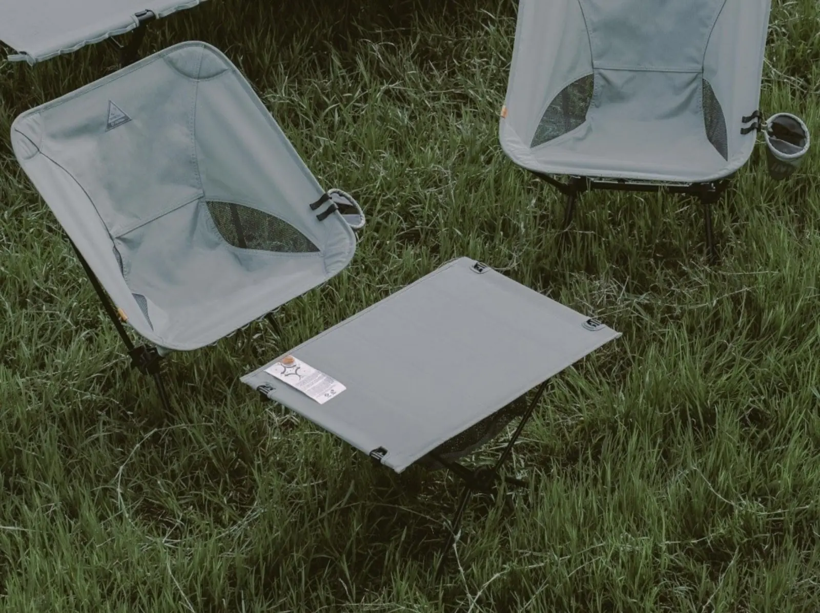 INVINCIBLE 首度聯名韓國戶外品牌 Helinox，帶來一系列軍事風格露營用品！