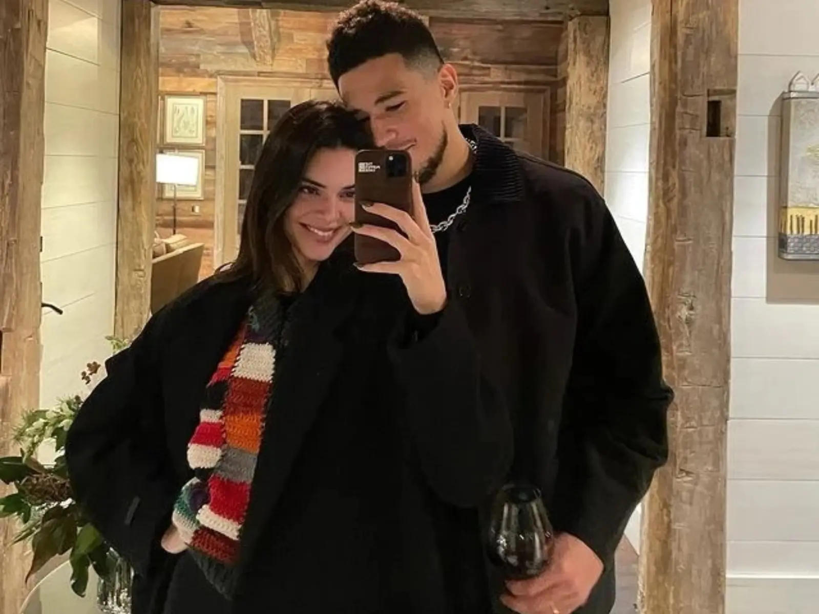 NBA 球員 Devin Booker 想跟 Kendall Jenner 結婚生娃！深情喊話：「無法想像沒有她的生活！」