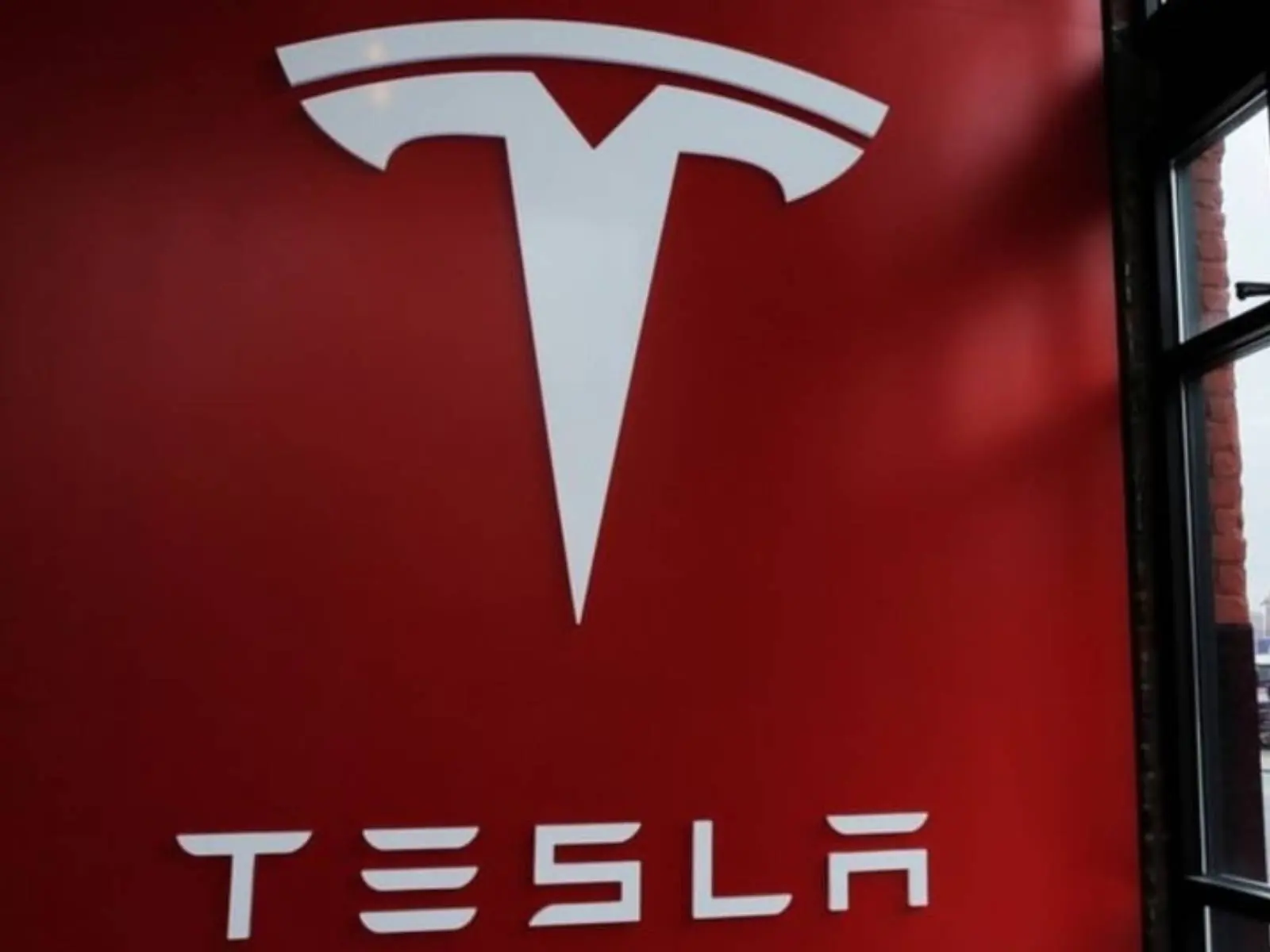 特斯拉因高中生開 Model S 電動車喪命，有 1% 過失需賠 3 億台幣！
