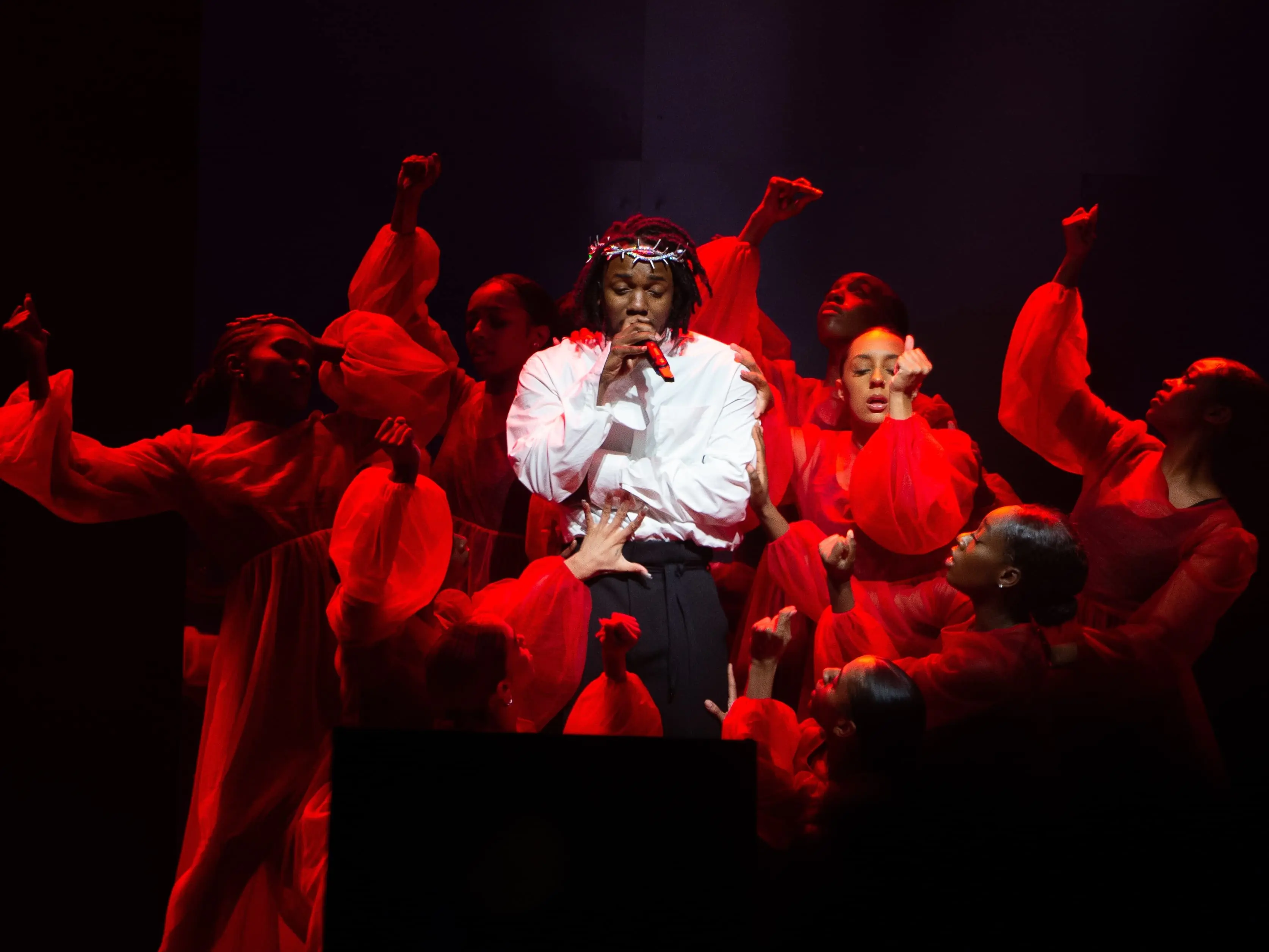 Kendrick Lamar〈Love〉現場演唱讓台下保安落淚，本人表示：「這首歌是我的一切！」