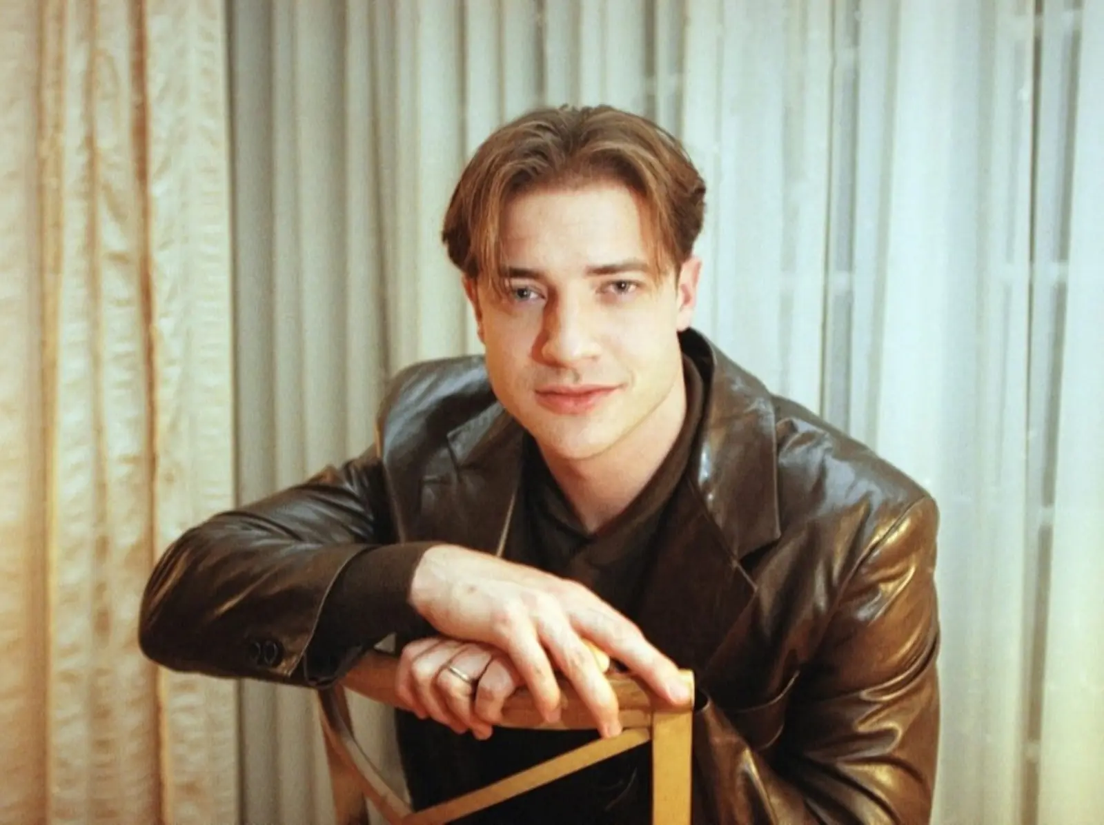 《鯨魚》布蘭登費雪 Brendan Fraser 最新電影劇照曝光，化身百斤老師超犧牲！