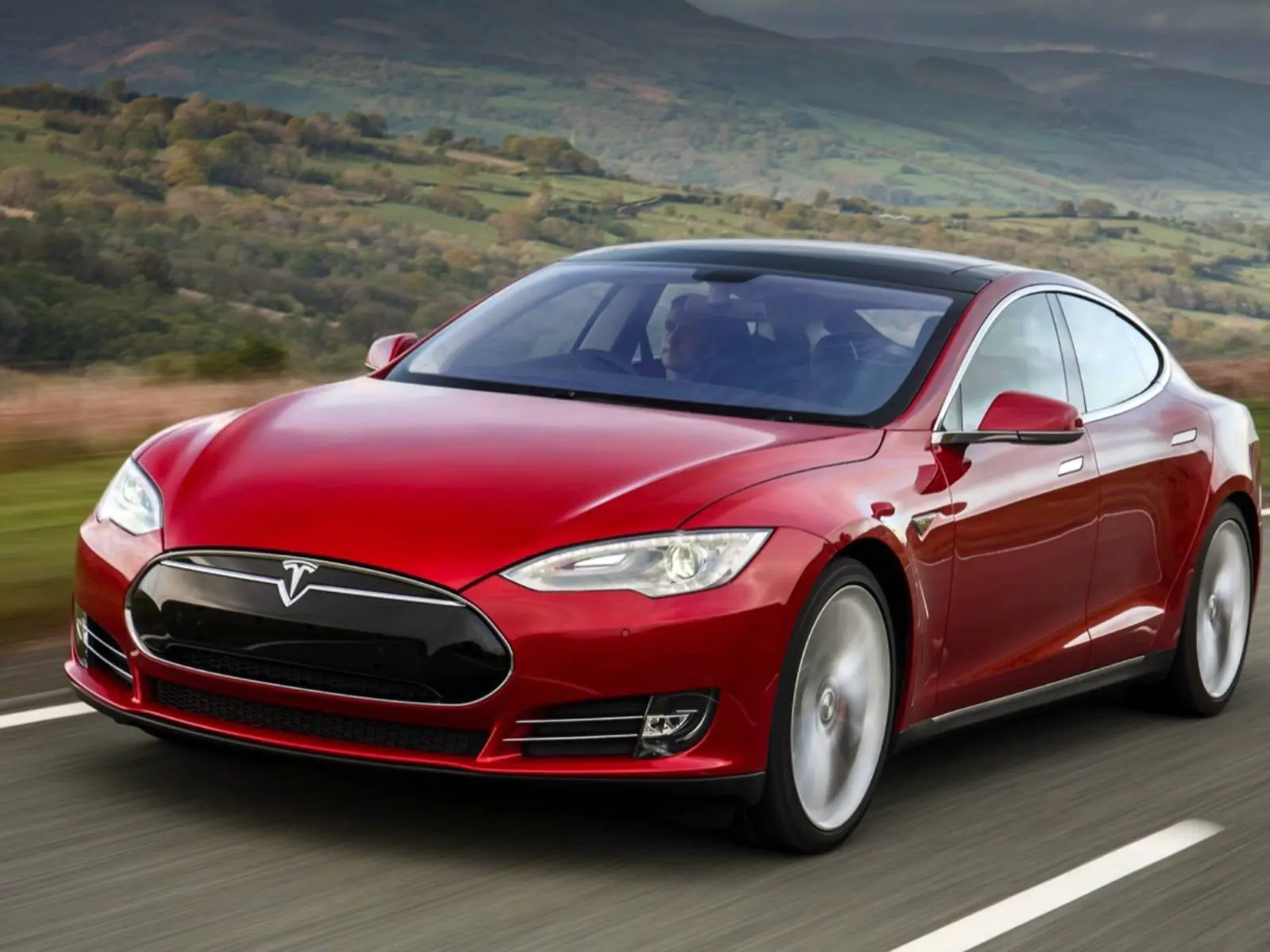 特斯拉 Model S 續航里程被官方鎖定至 129 公里引爭議，車主需付 13 萬才能解鎖還原！