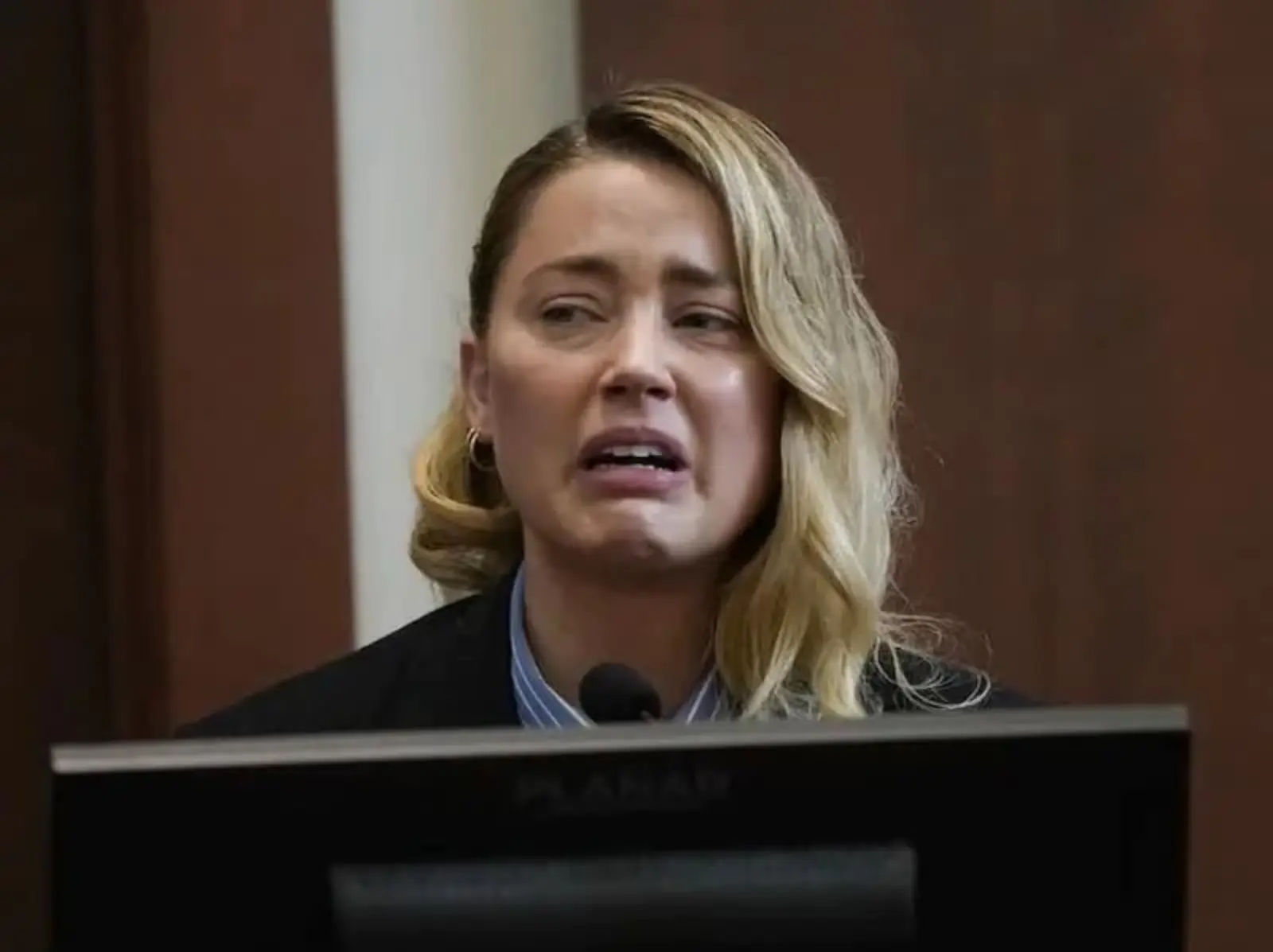 安柏赫德 Amber Heard 售出「沙漠豪宅」狂籌錢，淨賺千萬仍不夠賠償強尼戴普！