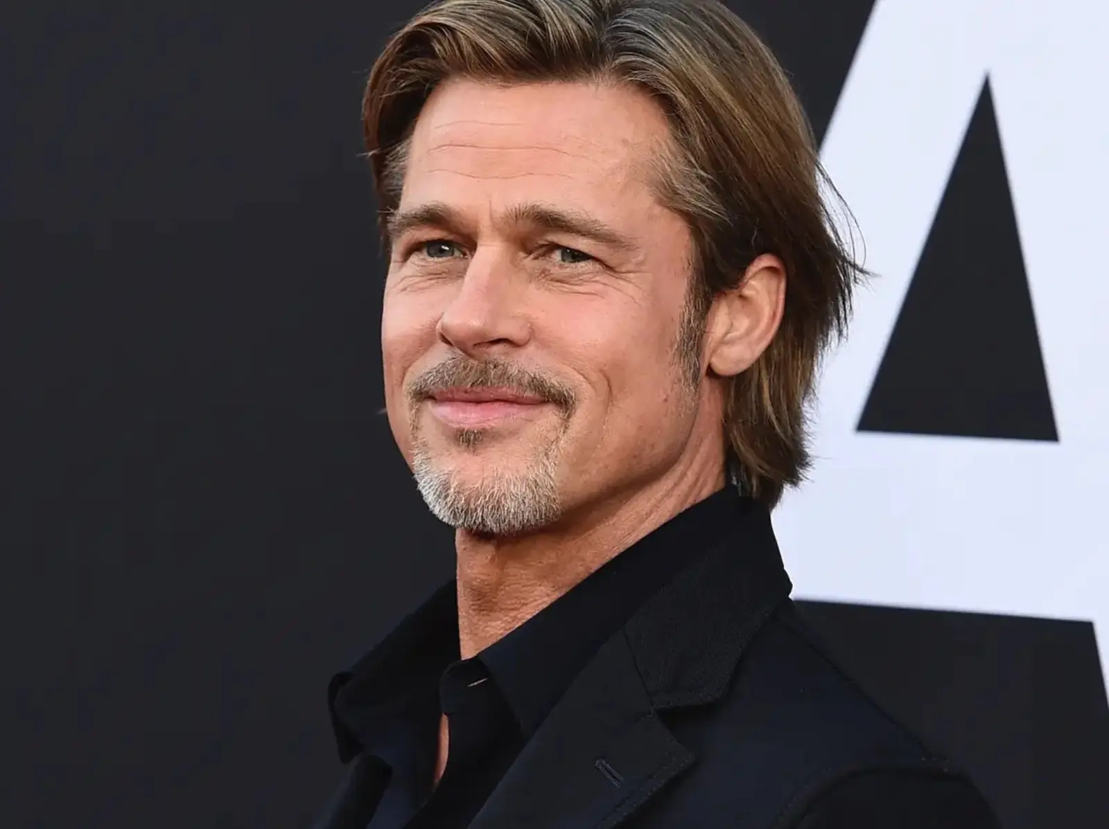 《惡狼特工》布萊德彼特 Brad Pitt 凍齡保養 5 招大公開！60 歲還能這麼香，晚上必做這件事！