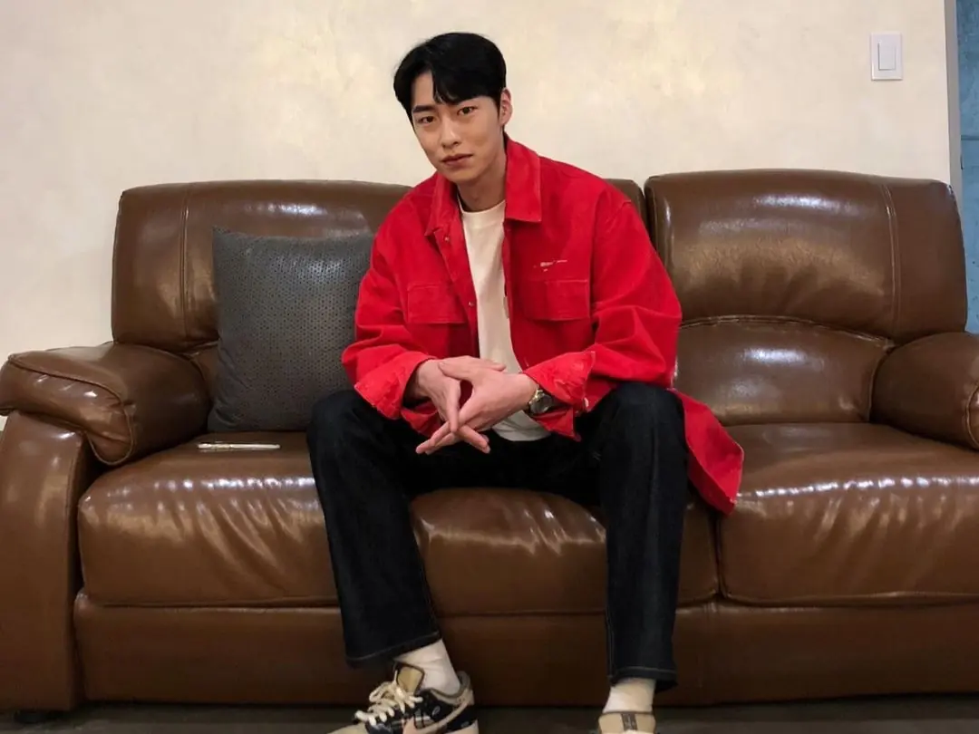 《還魂》李宰旭與 aespa Karina 傳熱戀！私下腳踩 Off-White、Travis Scott 等聯名球鞋！
