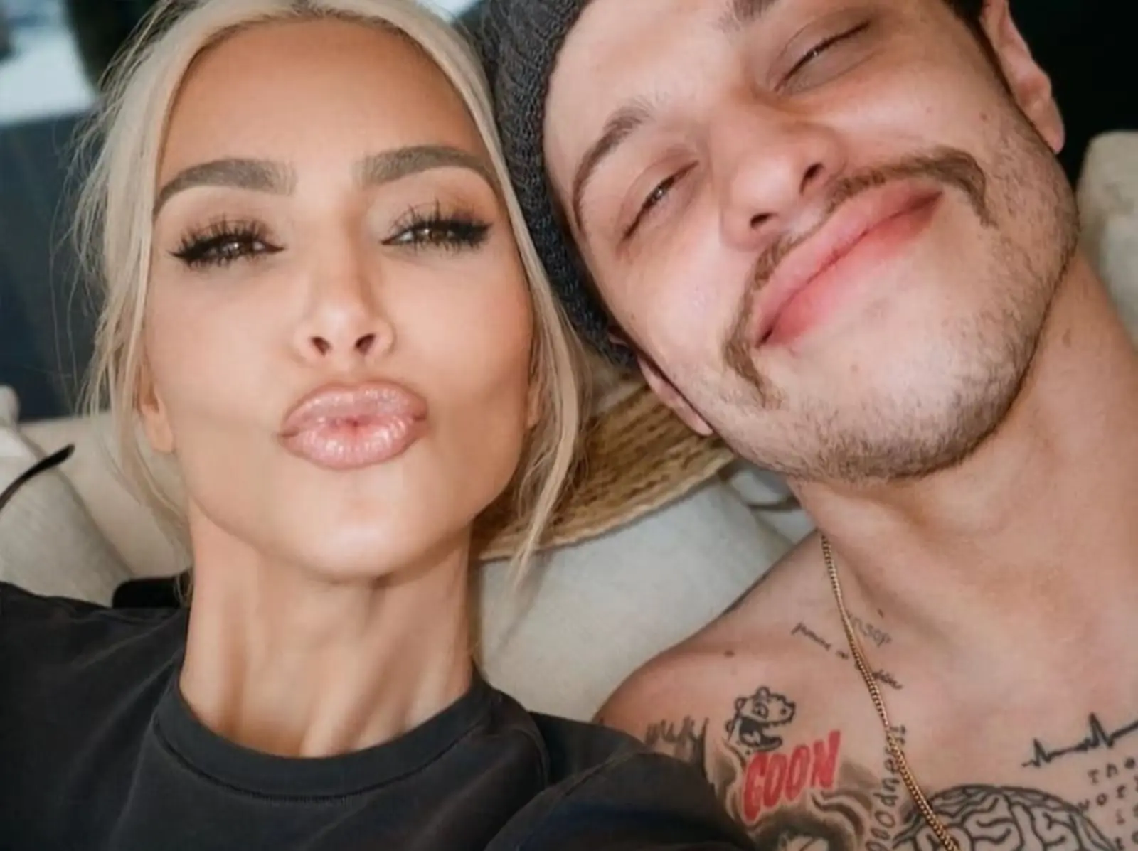 金卡戴珊 Kim Kardashian 與 Pete Davidson 正式分手，肯爺發恐怖貼文取笑：「他死於 28 歲！」
