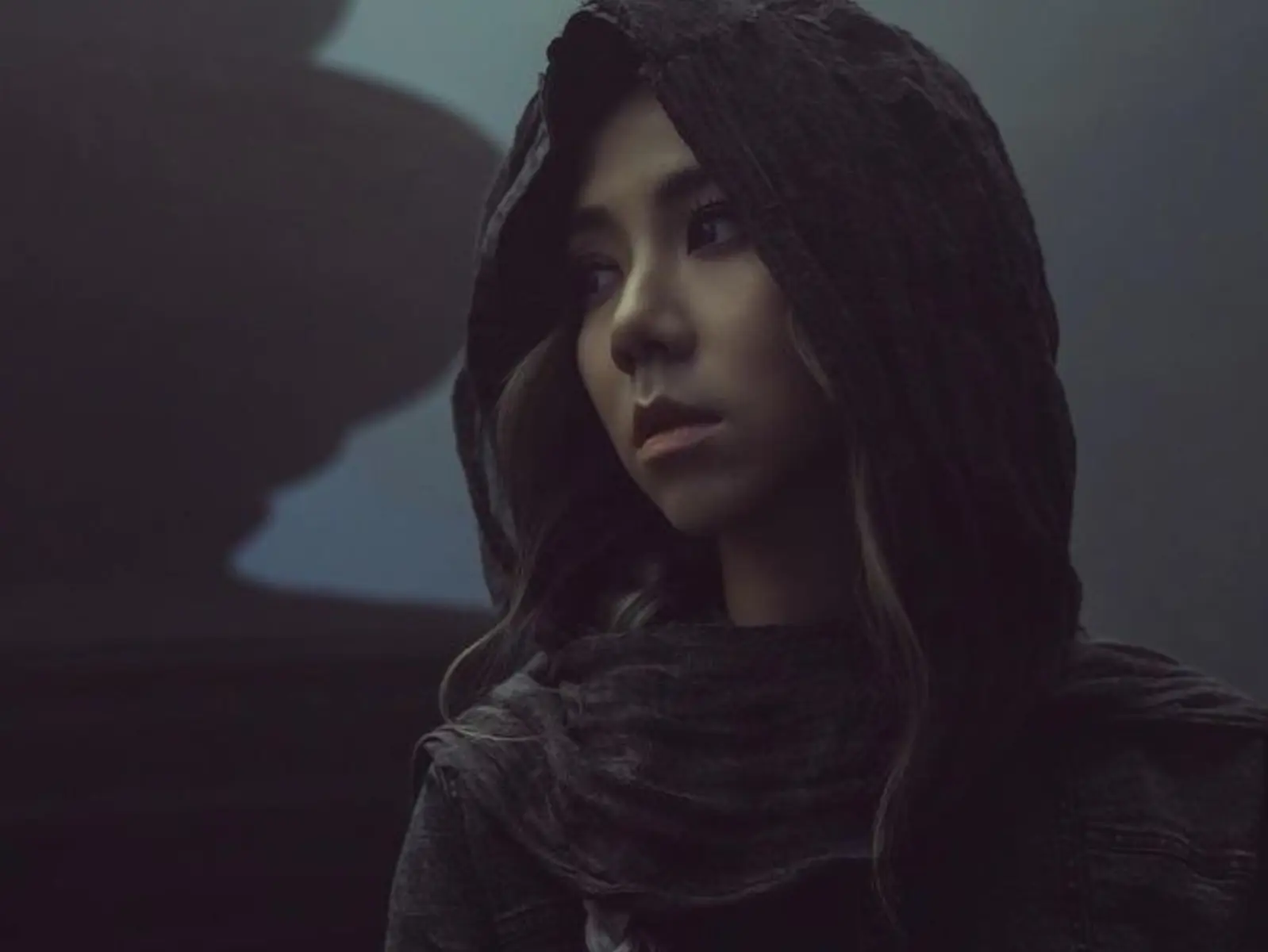 G.E.M.鄧紫棋全新專輯《啟示錄》 釋出第一支主打 MV 〈Gloria〉，光前奏就讓你雞皮疙瘩狂掉！