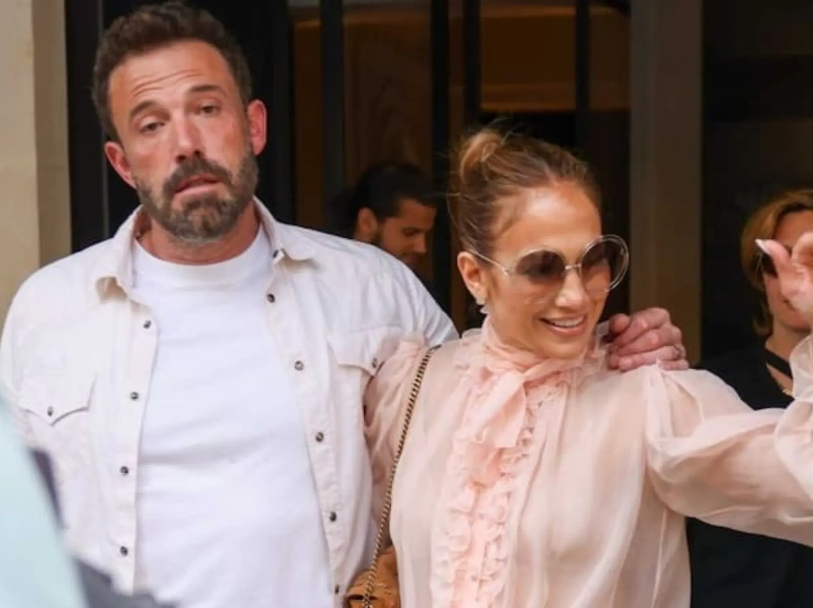 珍妮佛洛佩茲 Jennifer Lopez 管太嚴吃不消，班艾佛列克覺得自己像被拖去結婚！