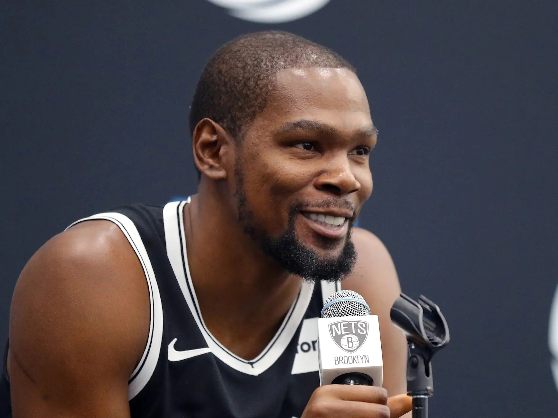 NBA 球星 Kevin Durant 轉發大讚 Nike LeBron 20，表示：「會是系列中的優秀款！」