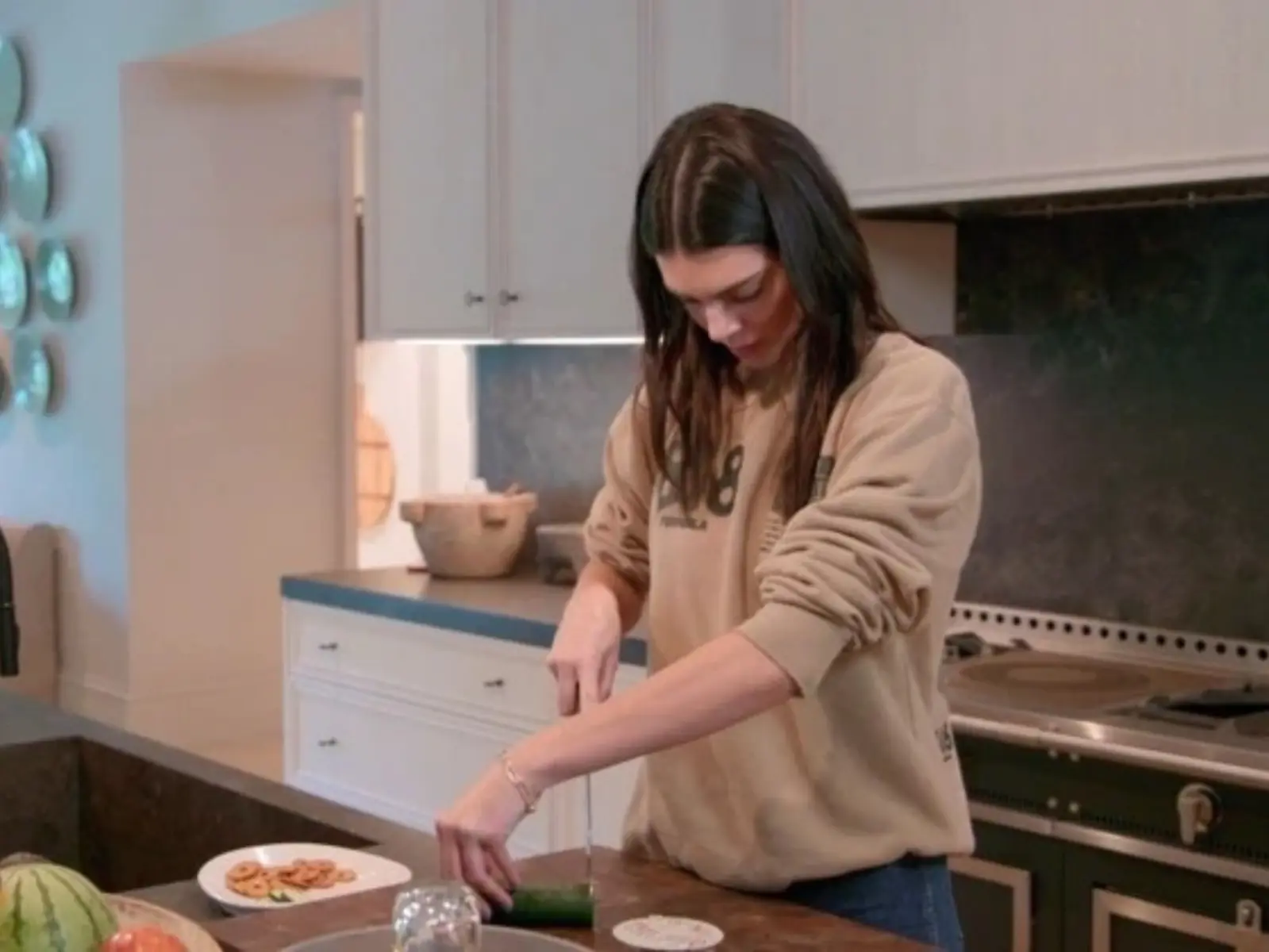 坎達兒珍娜 Kendall Jenner PO 文雪恥證明自己很會切，疑似不爽被酸「沒有生活技能！」