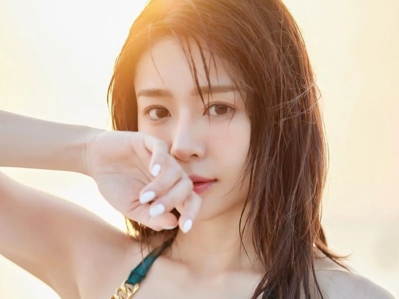 Yuri 陳怡叡／陳洛心 5 大魅力解析：可甜可鹹的精緻臉蛋、身材纖細卻擁有傲人上圍！