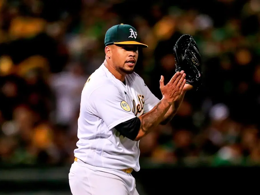 MLB 運動家主場驚見球迷「人與人連結」，網友「實錄活塞運動影片」曝光！