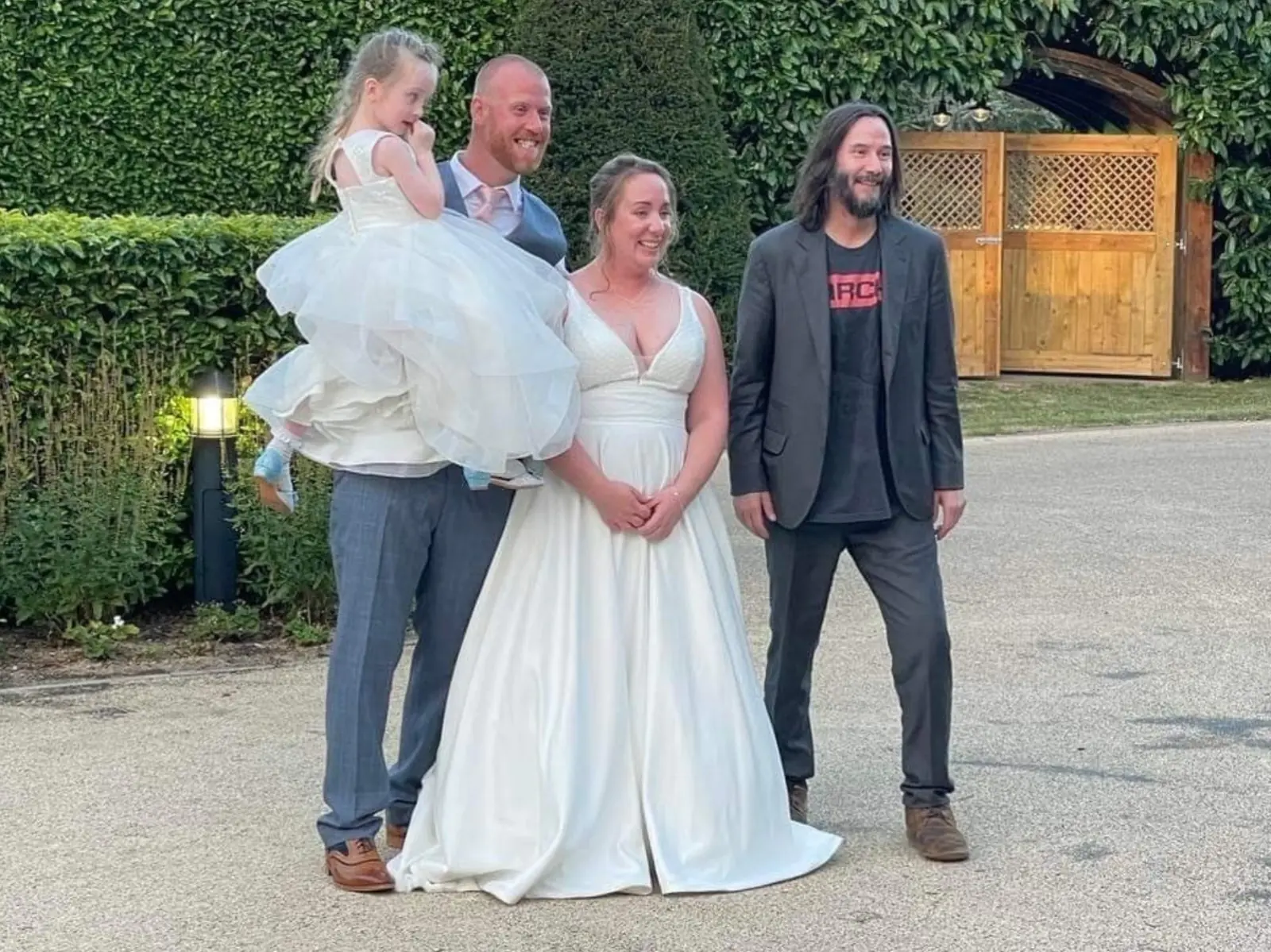 粉絲隨口邀基努李維 Keanu Reeves 到婚禮，想不到本尊竟真的現身！
