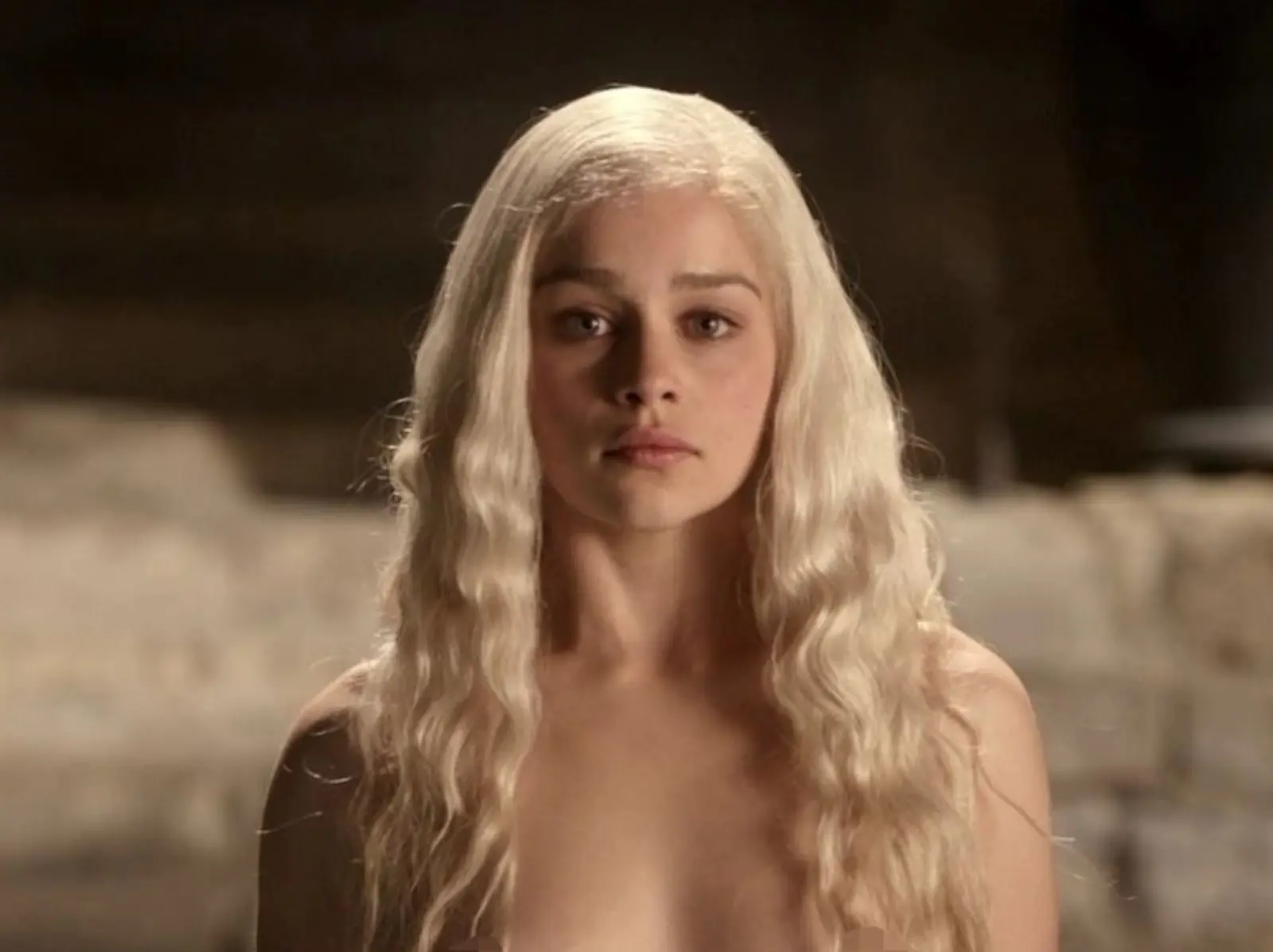 艾蜜莉亞克拉克 Emilia Clarke 5 大魅力解析：全劇顏值擔當、好身材登全球性感女星！