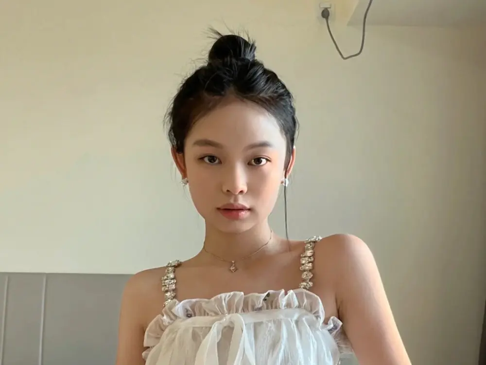 中國網紅可七激似 BLACKPINK 成員 Jennie，小紅書分享穿搭爆紅！