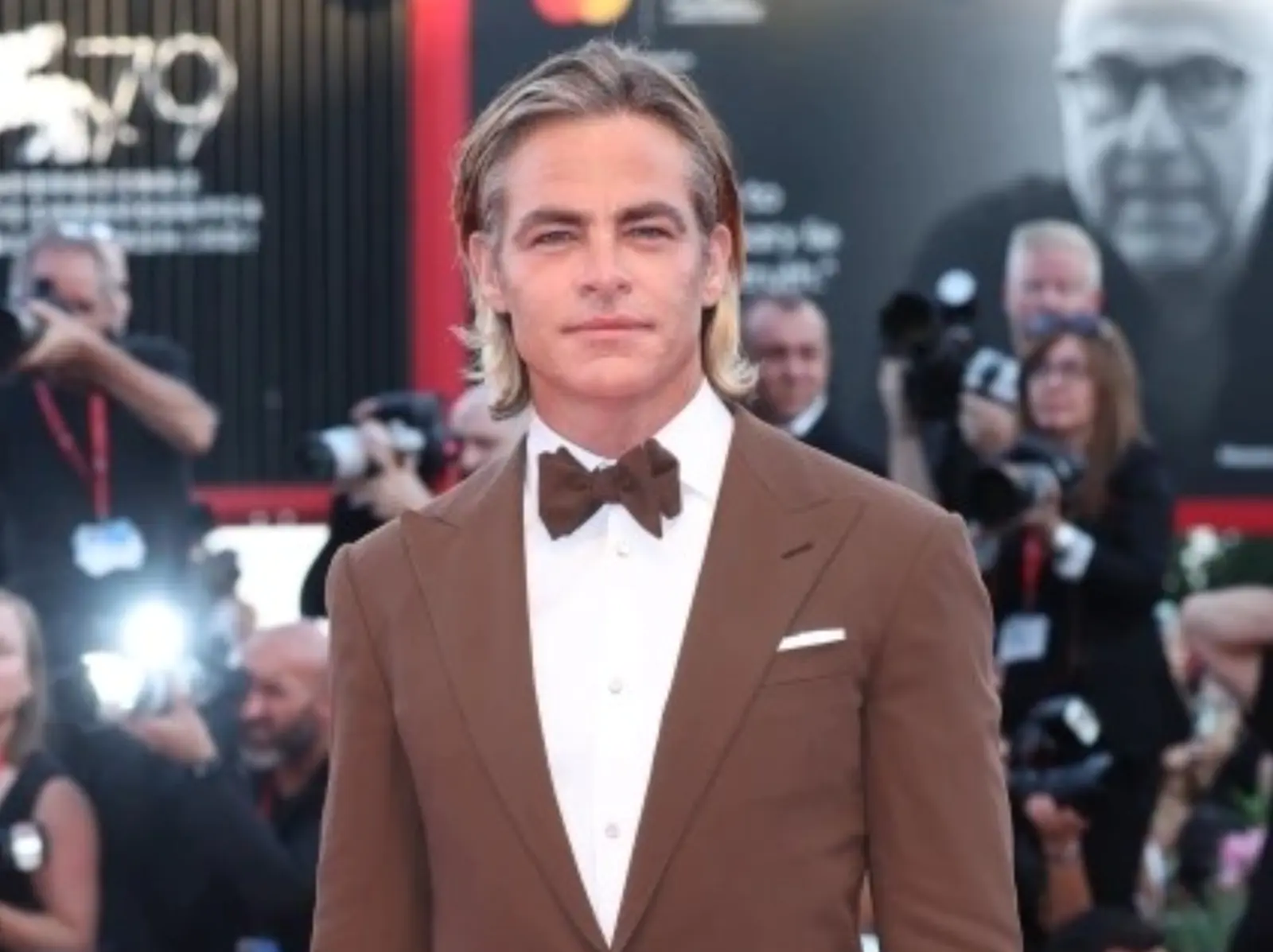 《神力女超人》克里斯潘恩 Chris Pine 帥臉超浮腫，疑似整形引網哭：「還我以前的男神！」