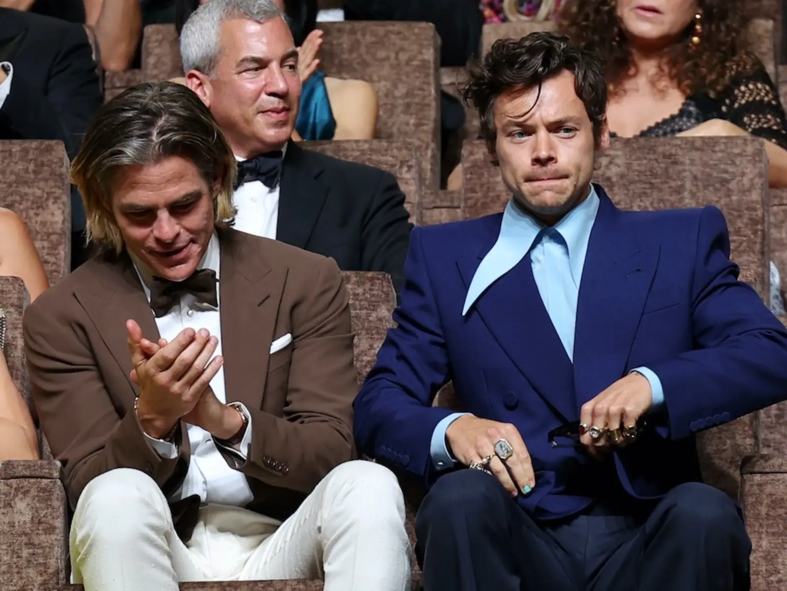 《別擔心親愛的》Harry Styles 疑似對克里斯潘恩 Chris Pine 吐口水，影片曝光引網熱議！
