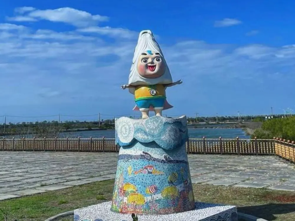 盤點全台 5 個超平價「海鮮系景點」，大魚的祝福夜晚化身奇幻精靈，虱目魚小子怪到太可愛！